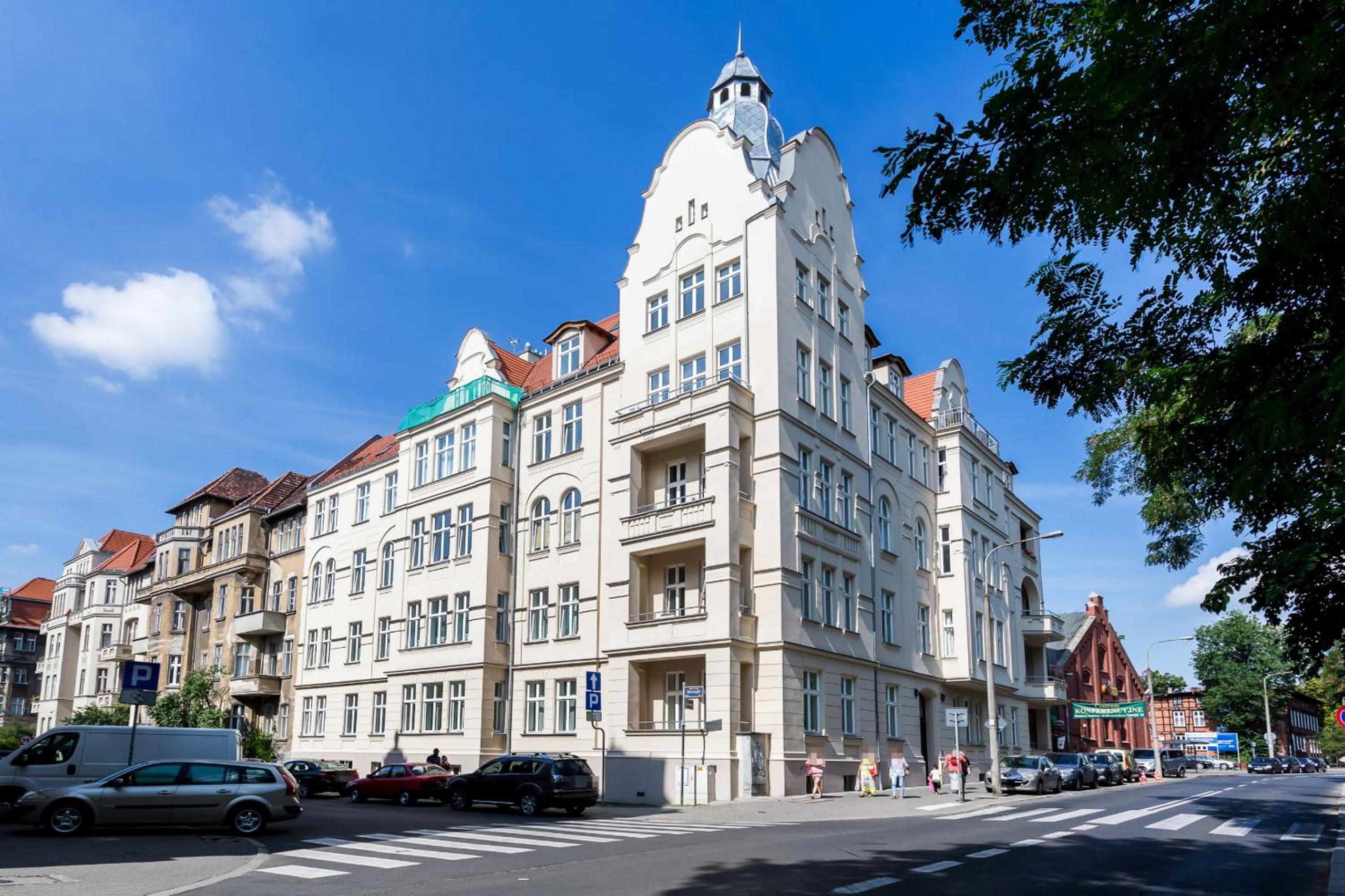 Deluxe MTP Apartments Matejki by Renters view 2
