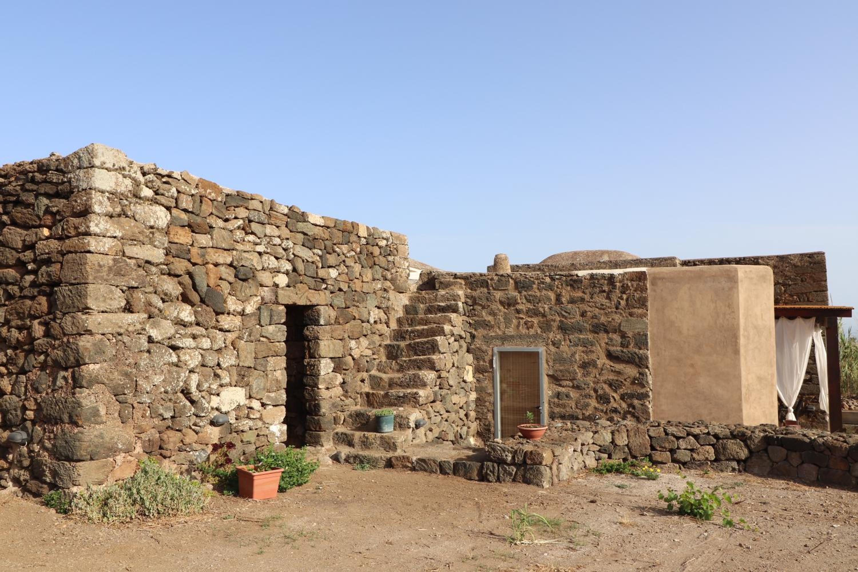 Bent el Rhia dammusi view 5