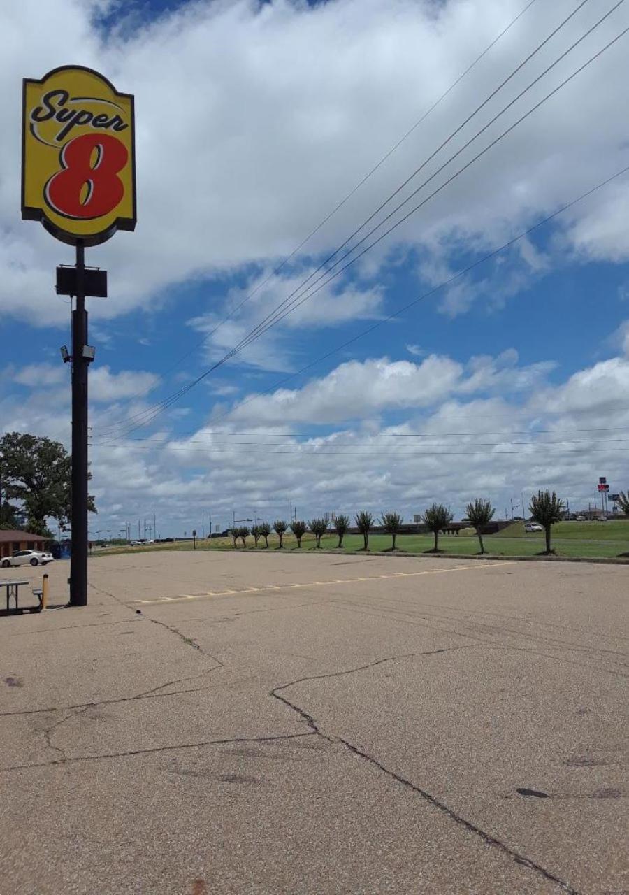 Mount Pleasant Vacations - Super 8 by Wyndham Mt. Pleasant TX - Property Image 1