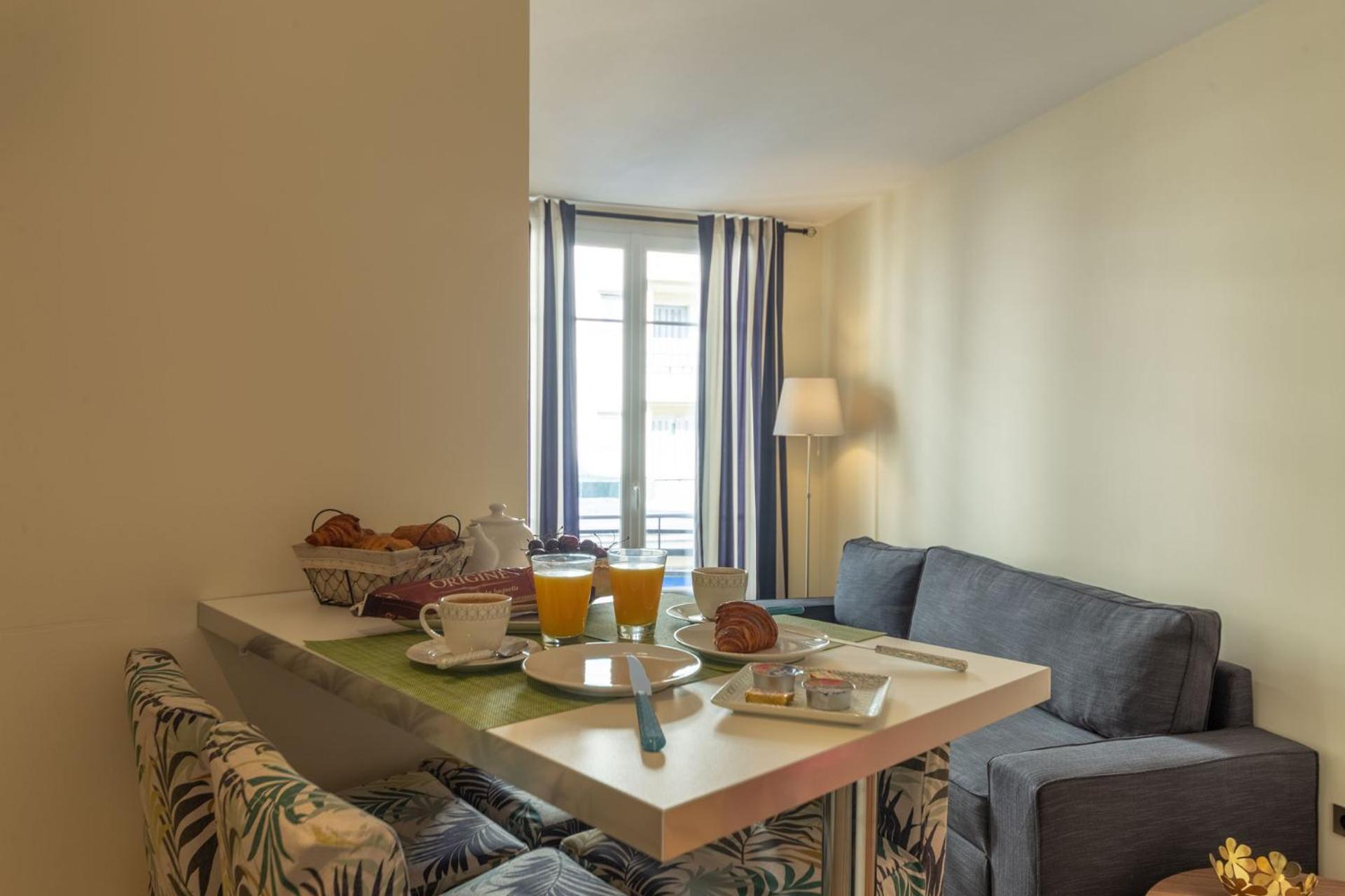 100m from the sea photo 2