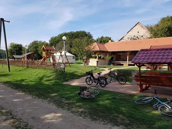 Photo 16