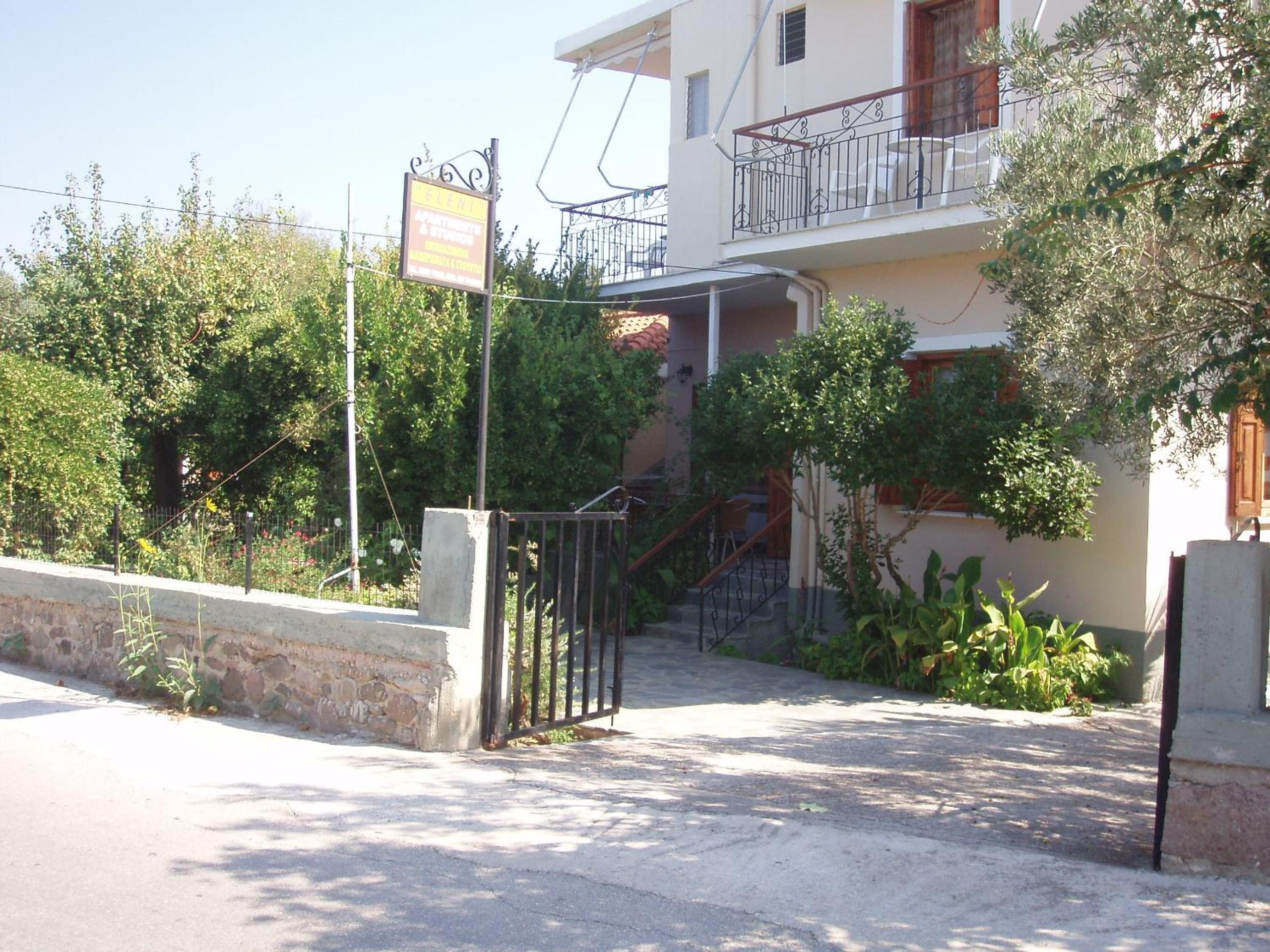 Hotel Eleni Studios & Apartments - Image 1
