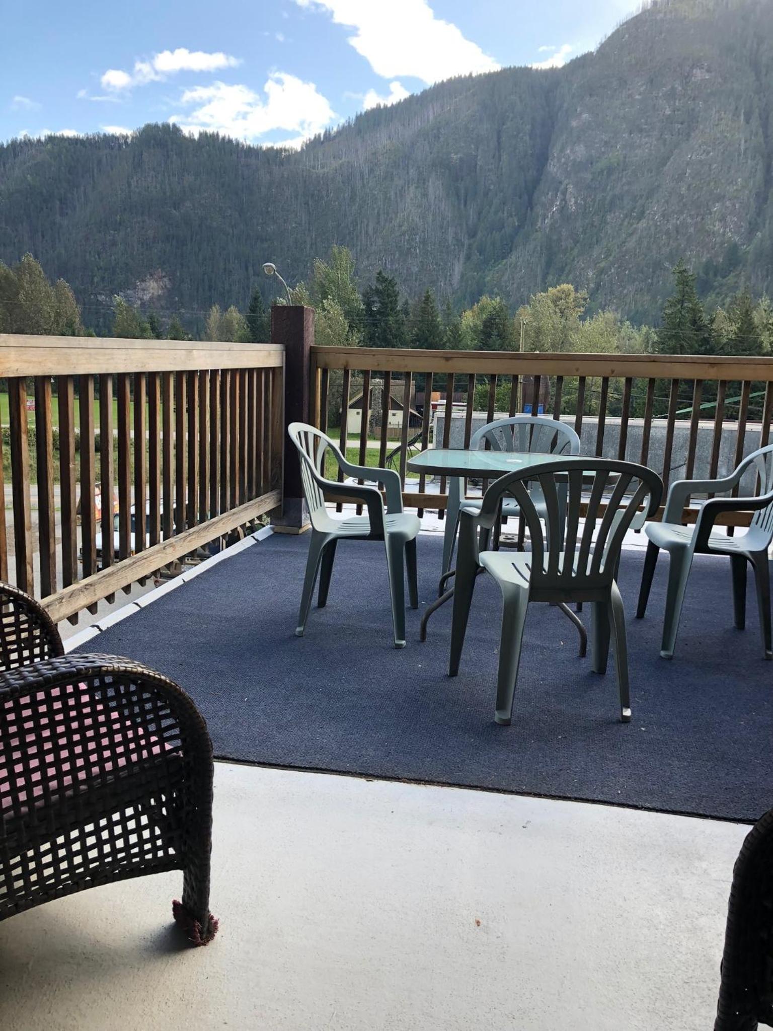 Peaks Lodge