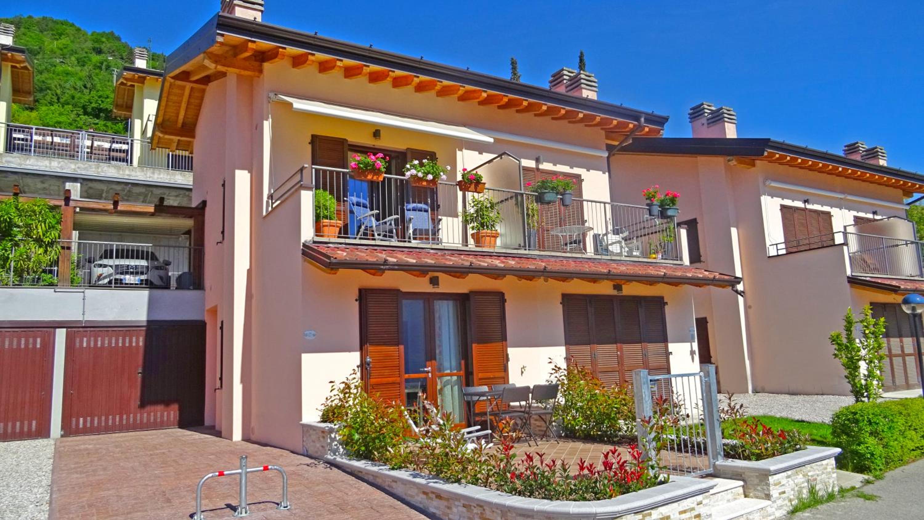 La Quiete 29 Lake view Apartment by Gardadomusmea photo 2