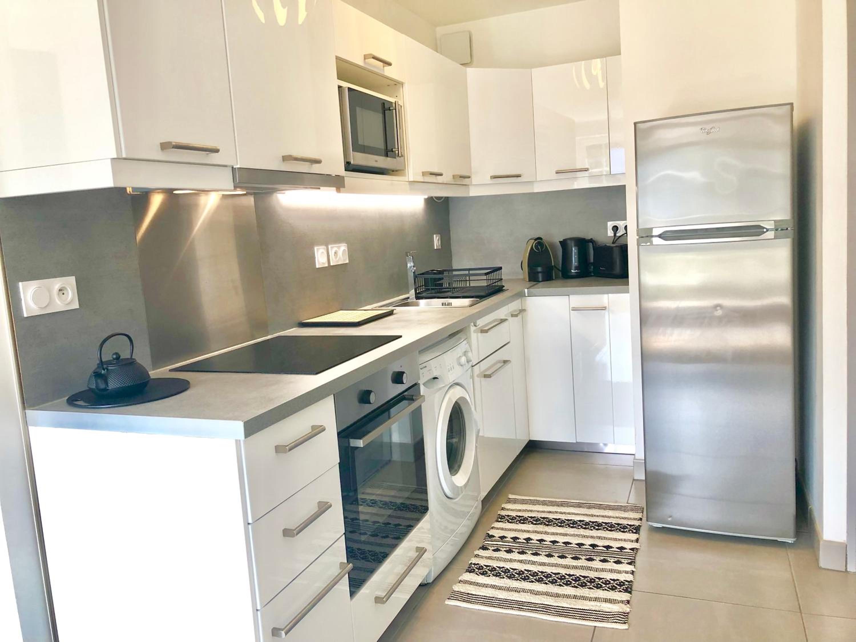 Appartement T2, vue lac, climatisé, parking, tout confort