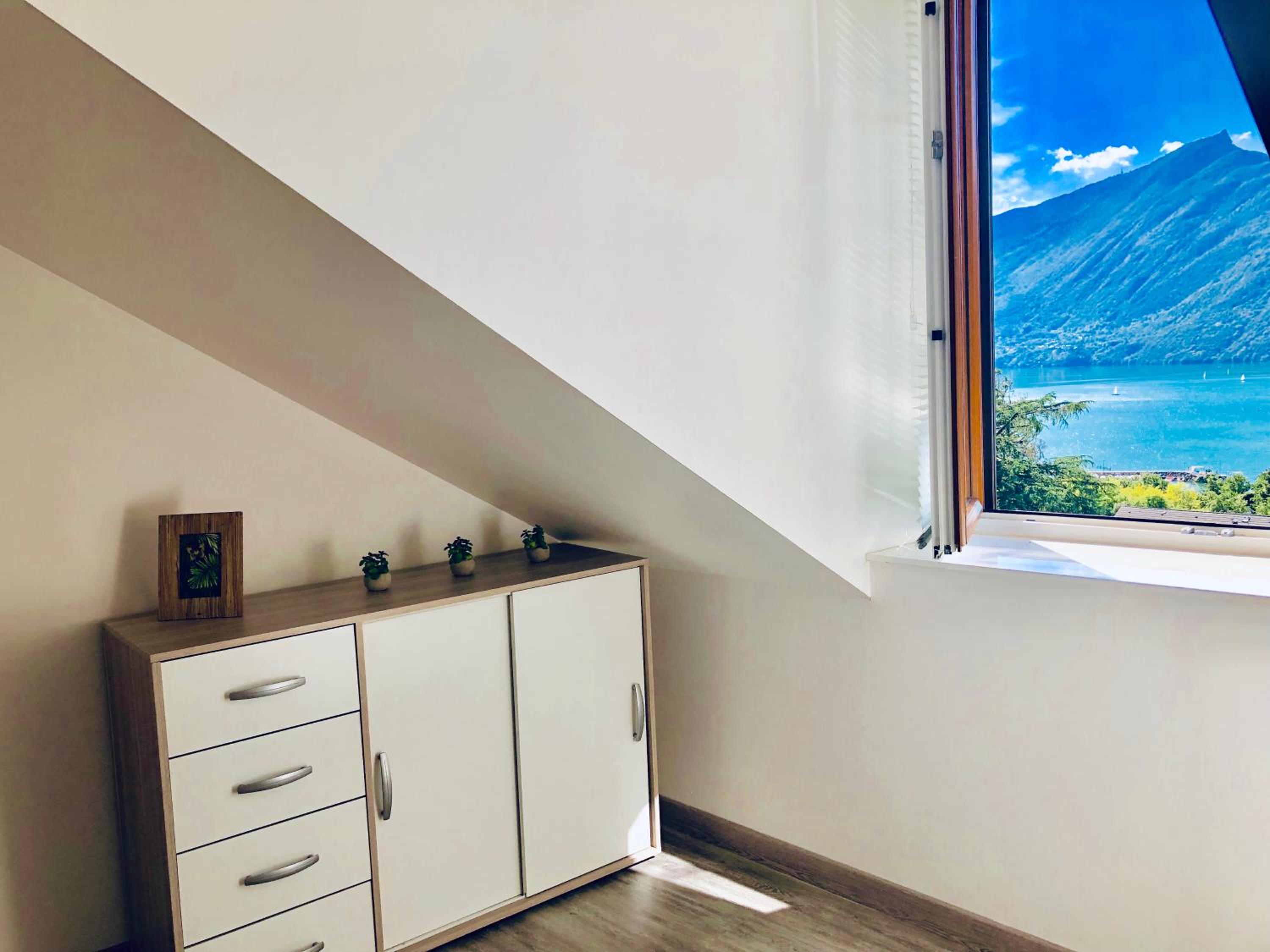 Appartement T2, vue lac, climatisé, parking, tout confort