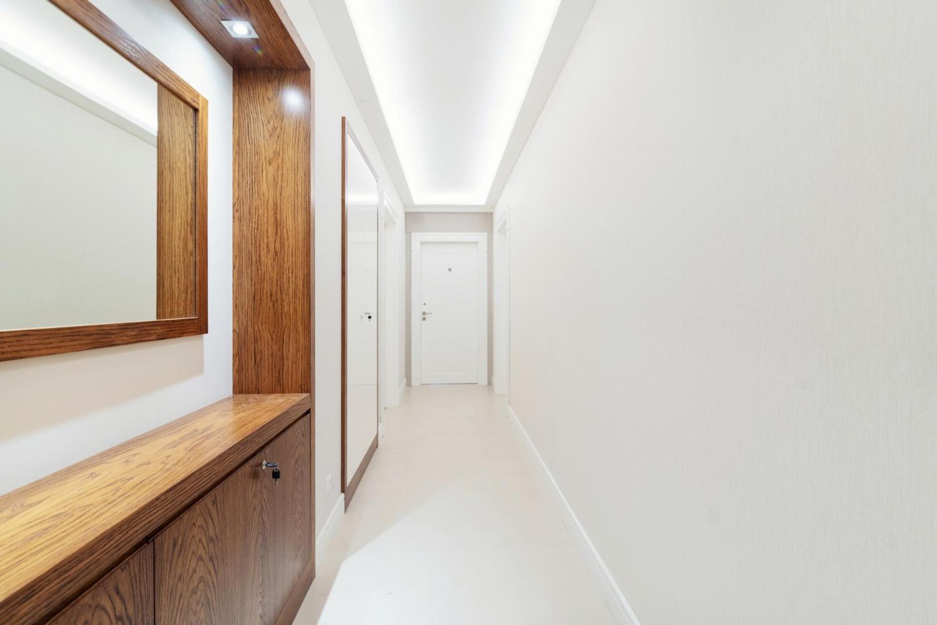 Meridian Luxury Apartments by Grand Apartments view 2
