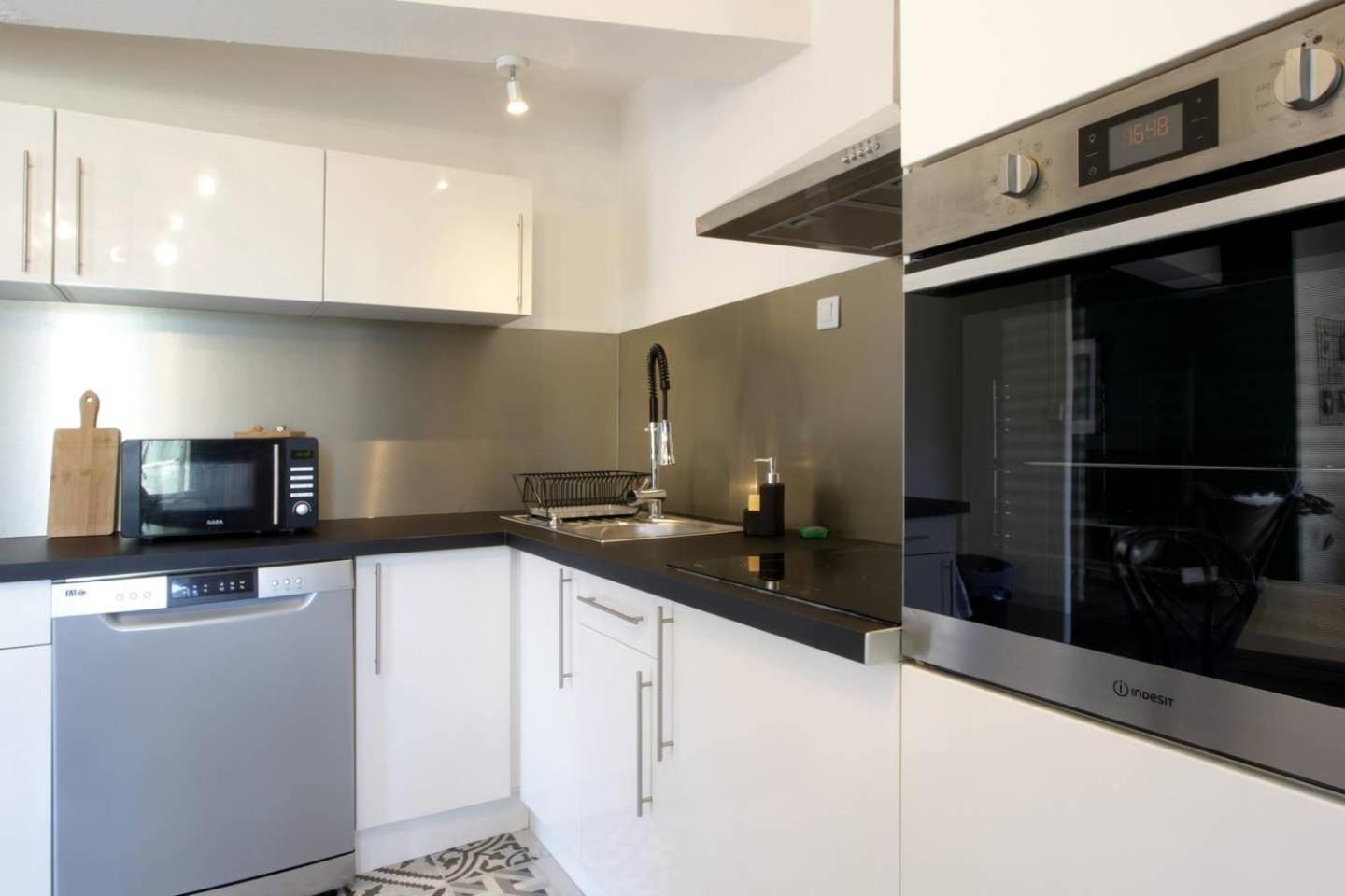 L'Or Vert, CASTLE VIEW, PRIVATE parking, Air conditioner, Netflix, 160m from medieval town
