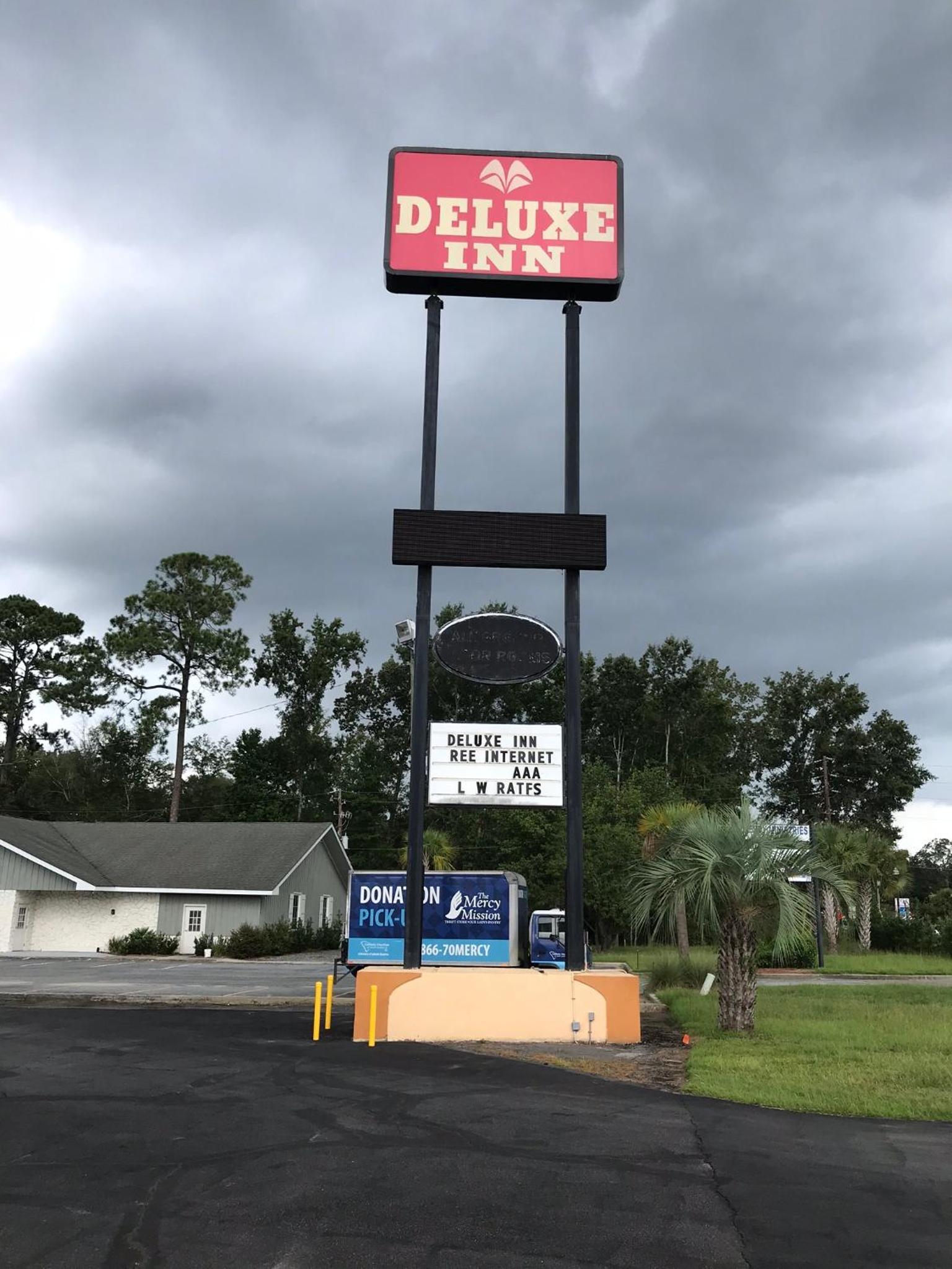 Deluxe Inn