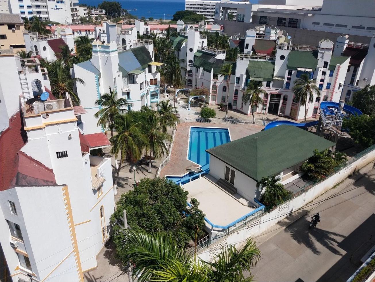 Apartamento con Piscina, Playa a 2 calles.