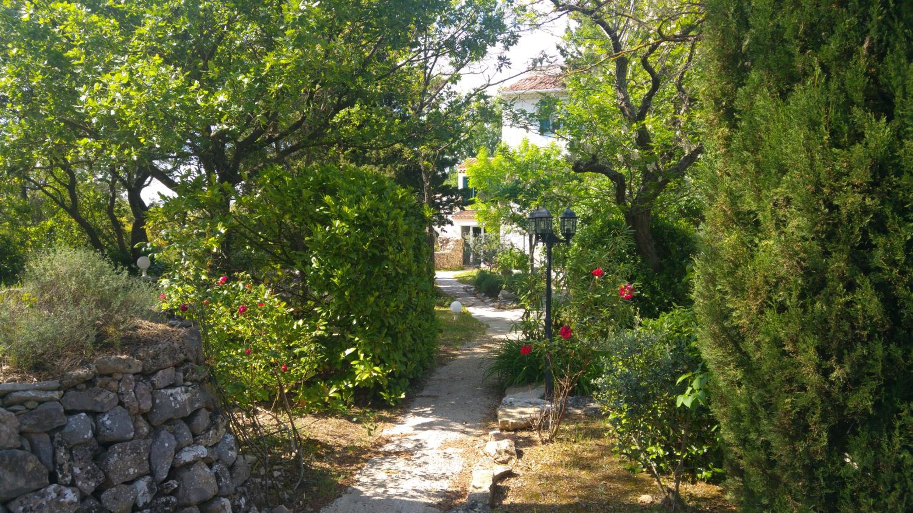 Le Moulin de Varrians view 4