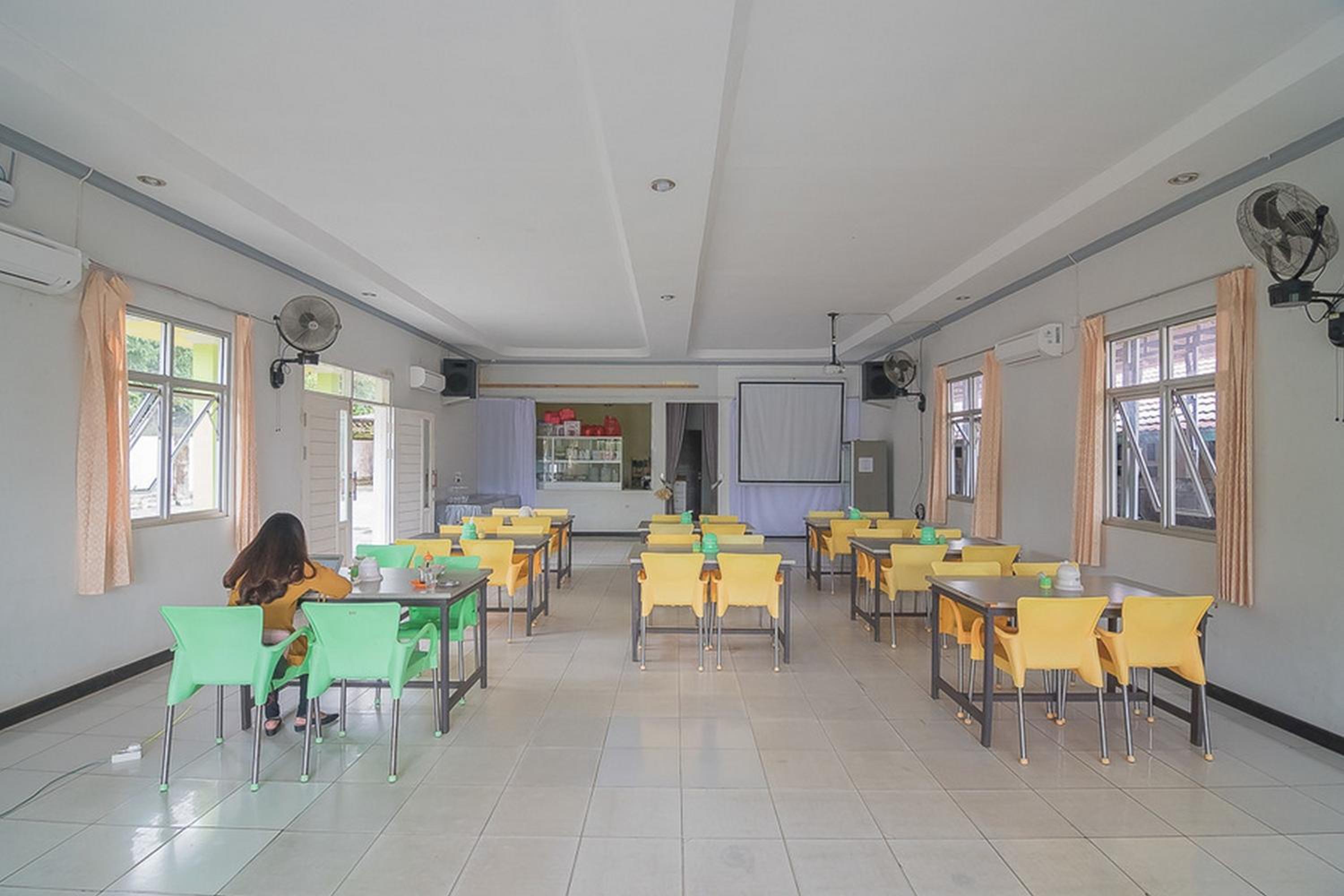 RedDoorz Syariah near Taman Rozeline Penajam view 5
