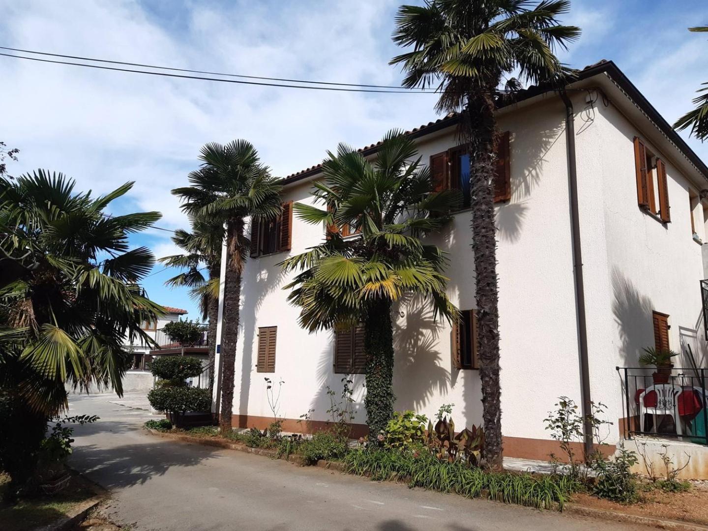 Apartment Banko A6 with large garden near the sea view 2