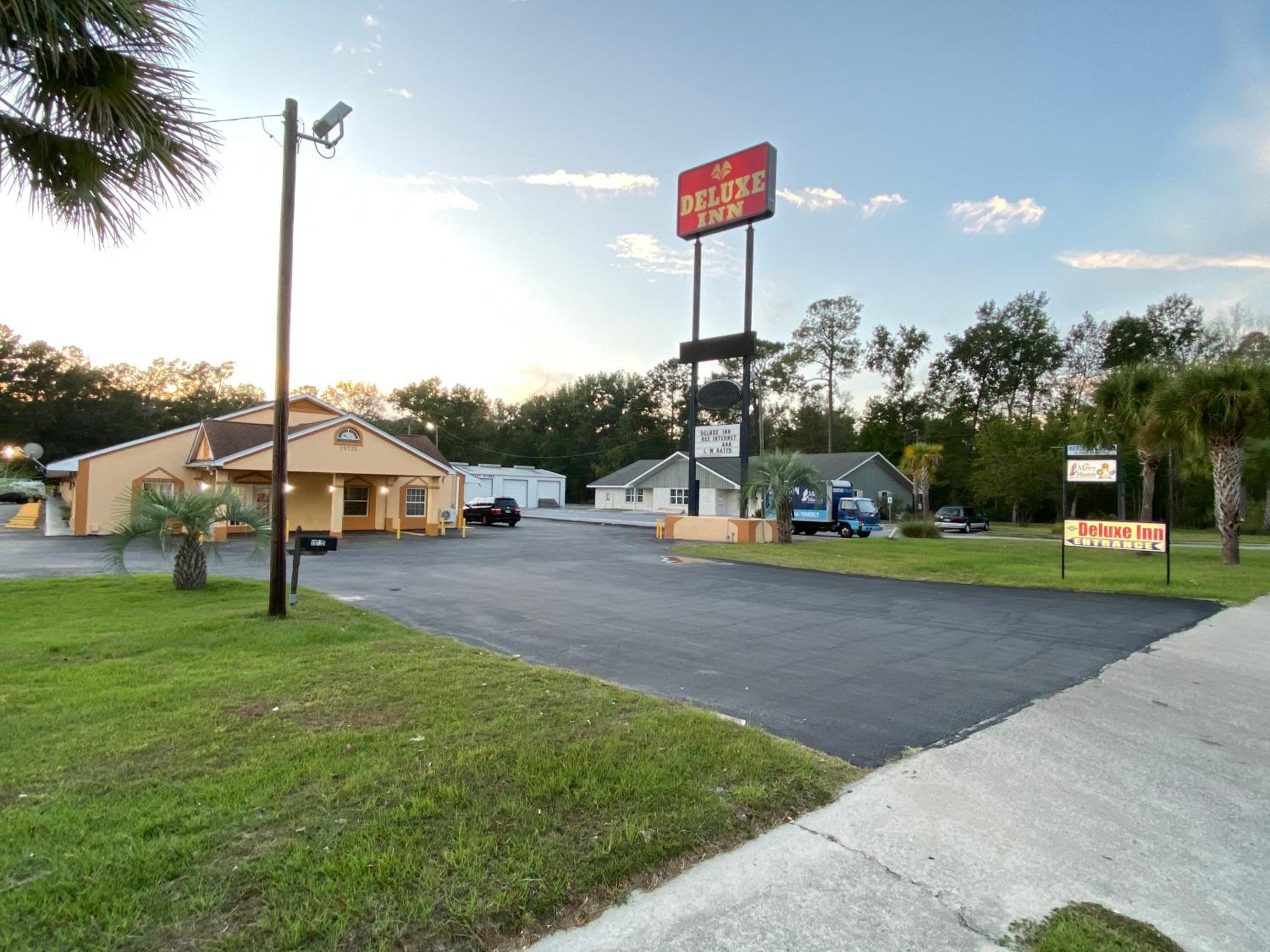 Deluxe Inn