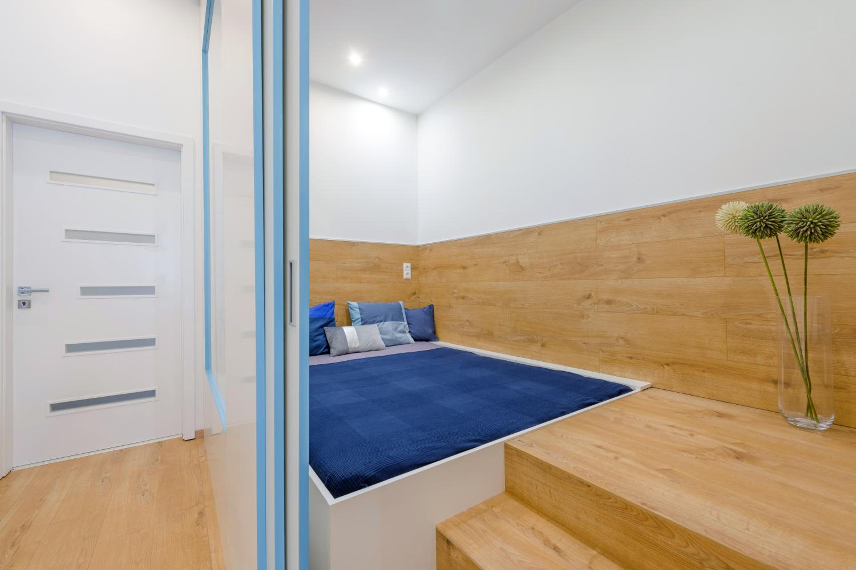 Amber / Navy Design Apartments with A/C
