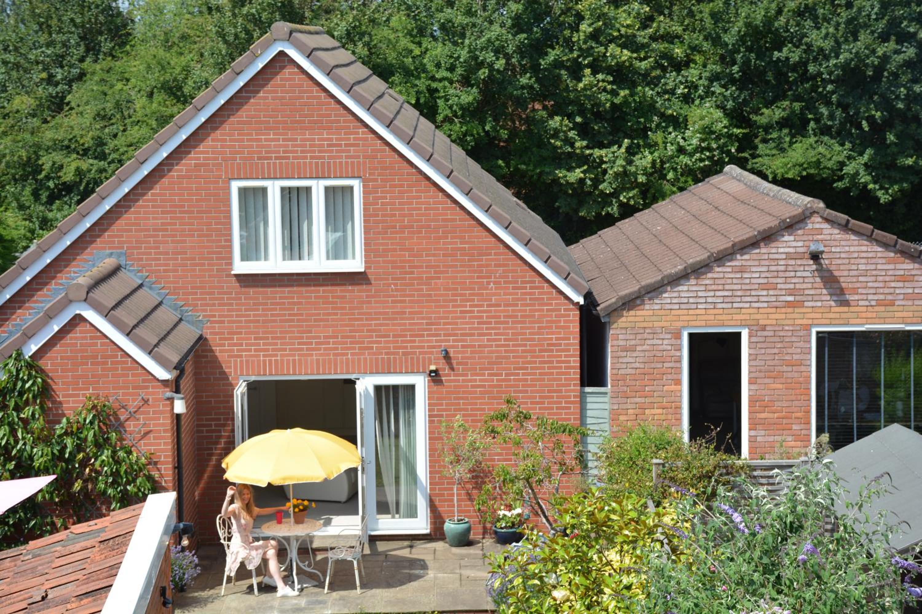 glastonbury town garden house