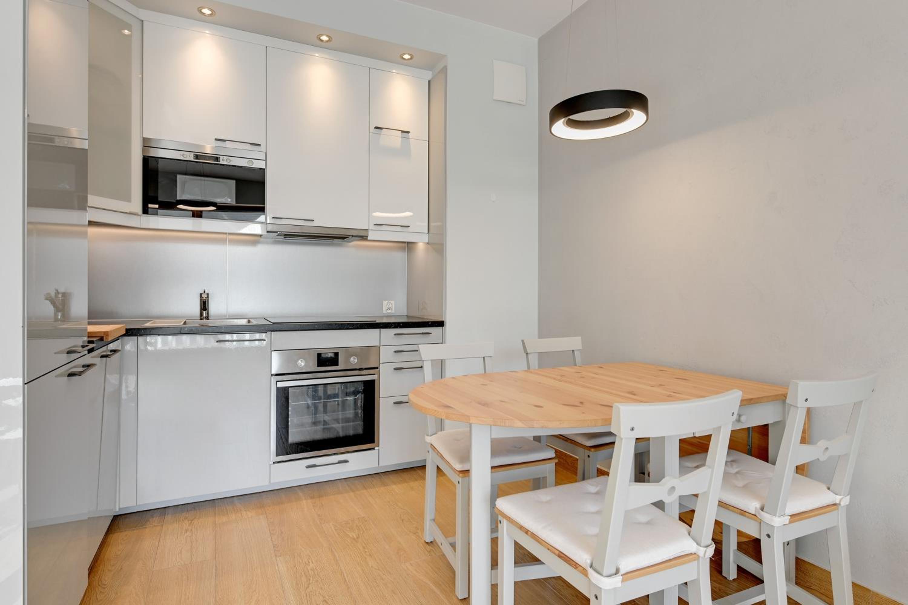 Holiday Apartment near the Sea - free private parking