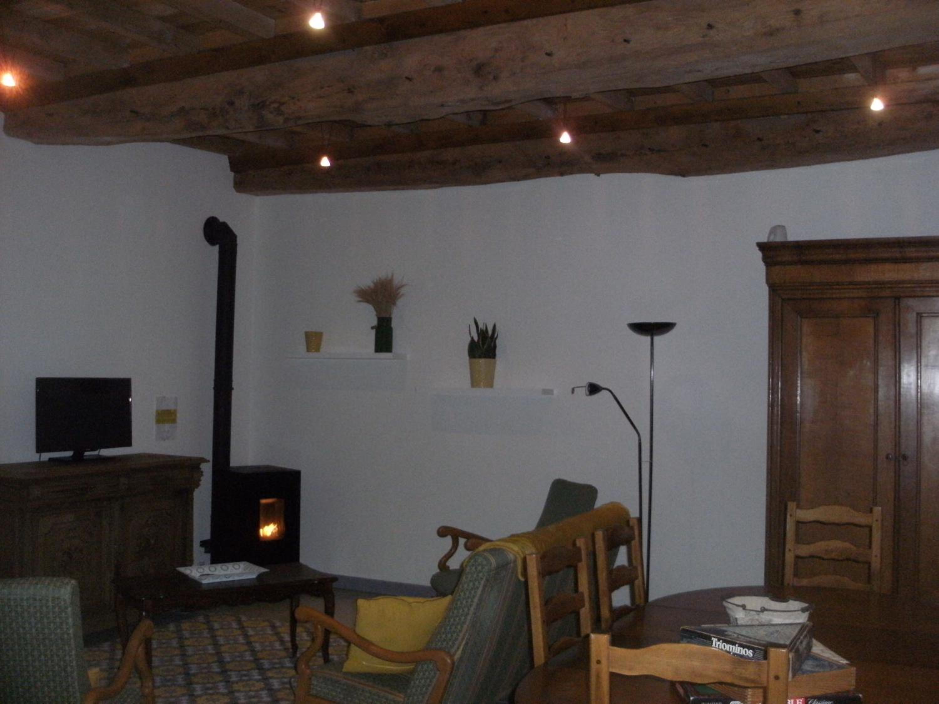 grange dans ancien corps de ferme view 5