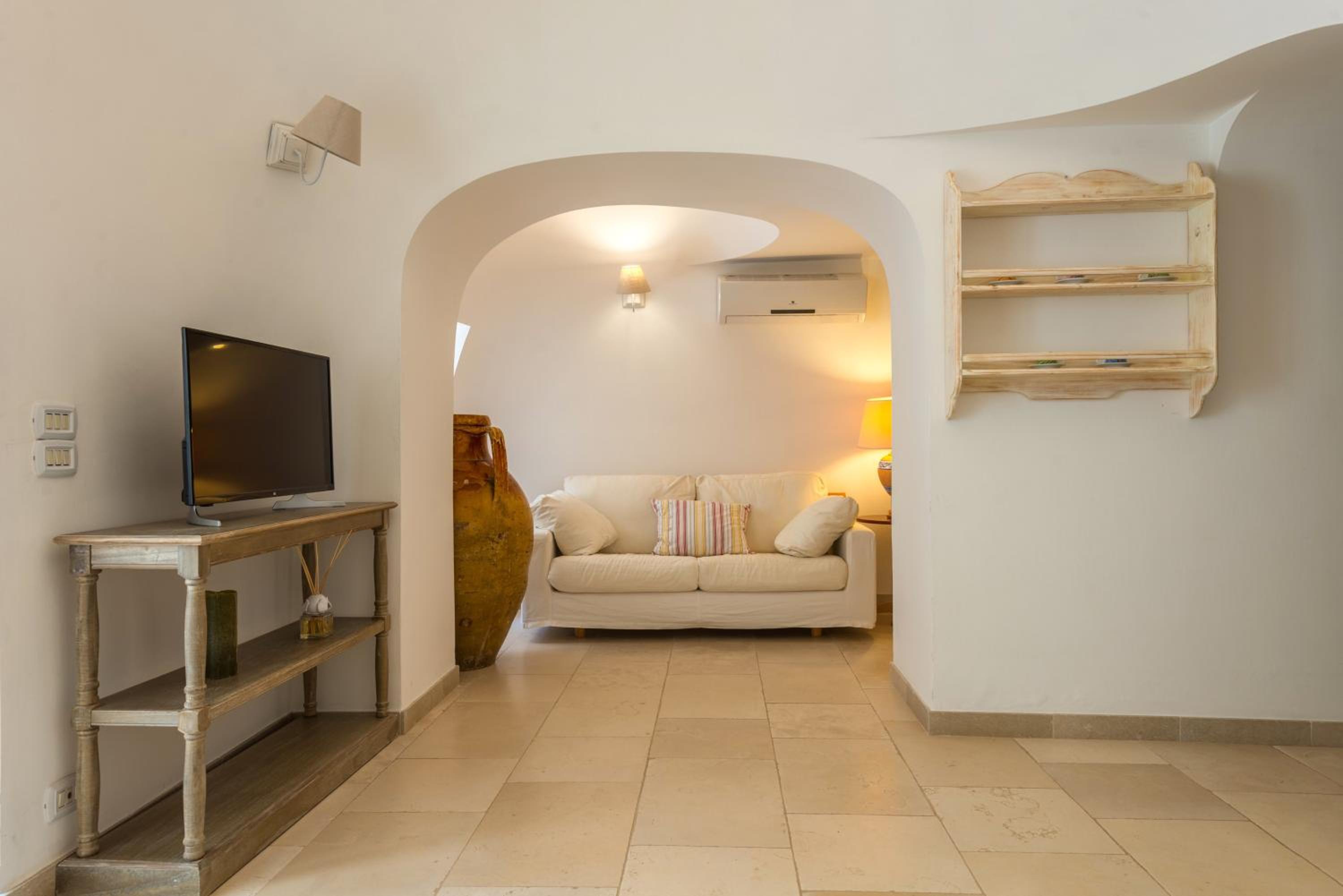 HelloApulia - Trullo Bianco view 5