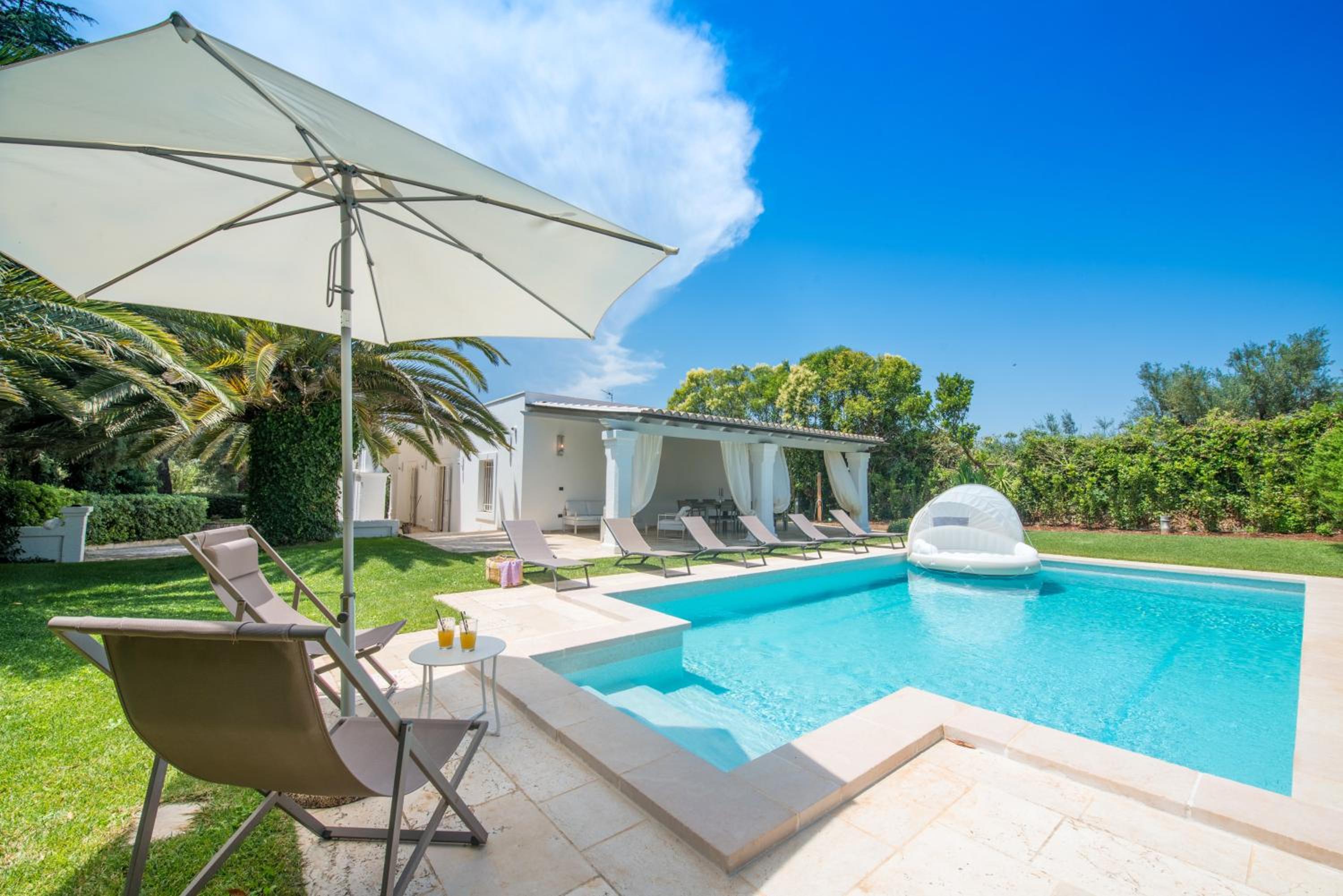HelloApulia - Trullo Bianco view 2