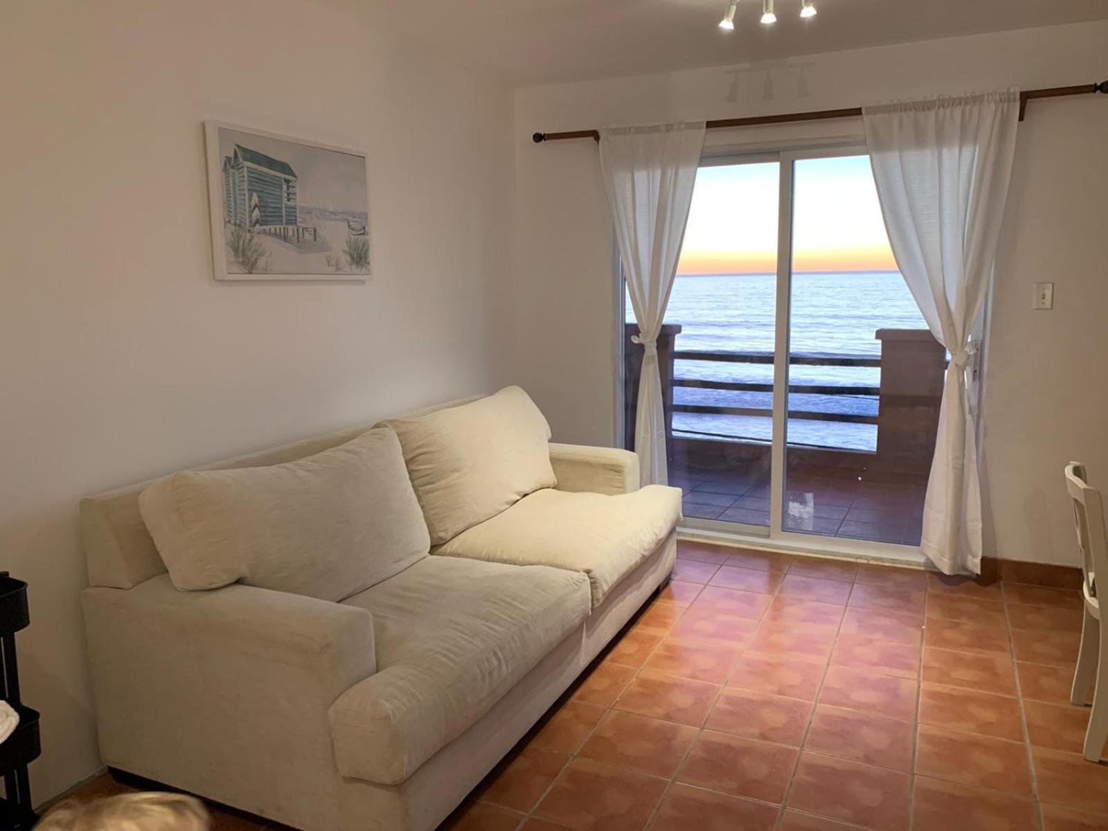BEACHFRONT Relaxation 1 Bedroom Apt