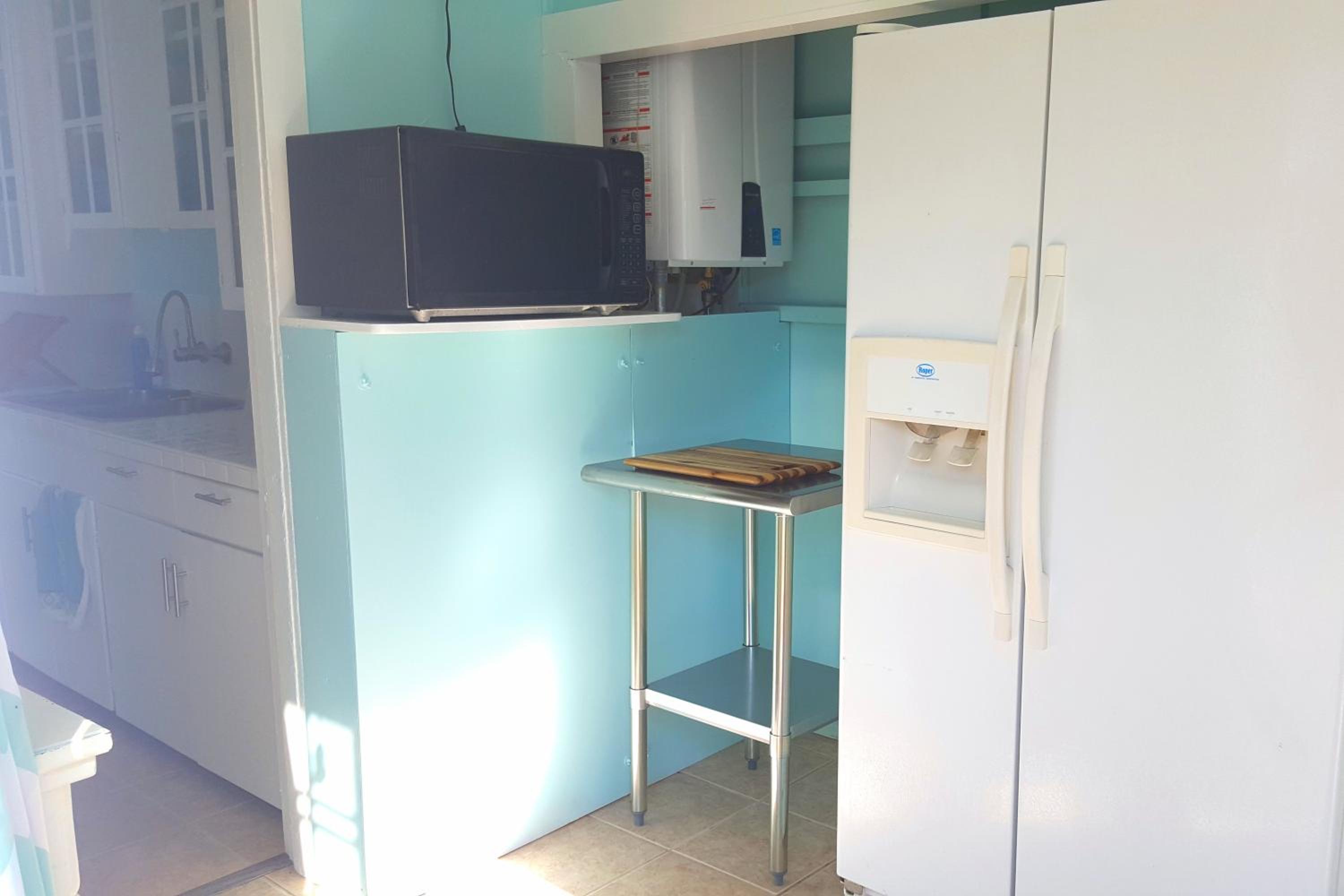 Short walk to beach 3 br 2 bath restored 1935 home