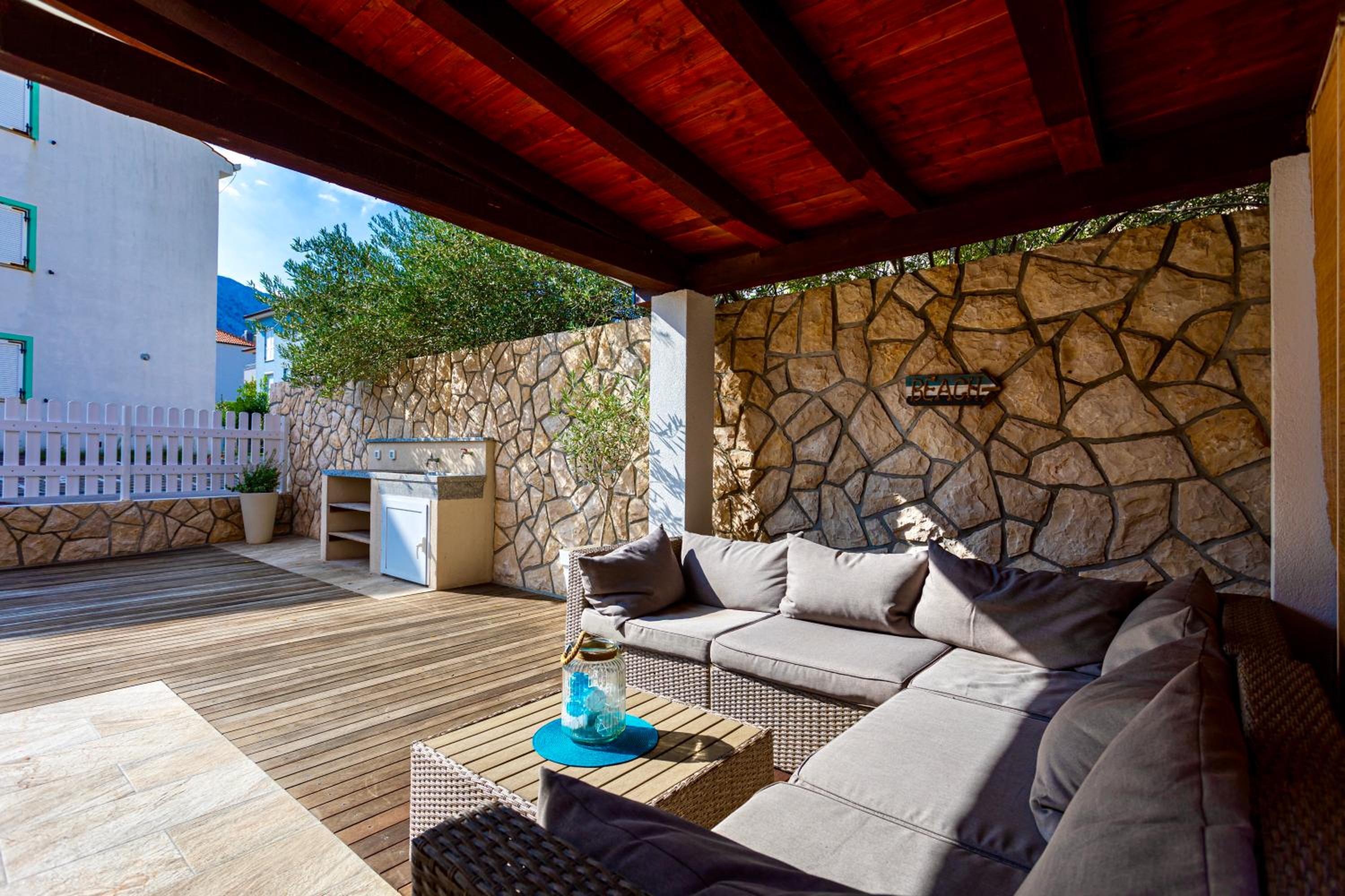 Apartments Adria Garden view 2