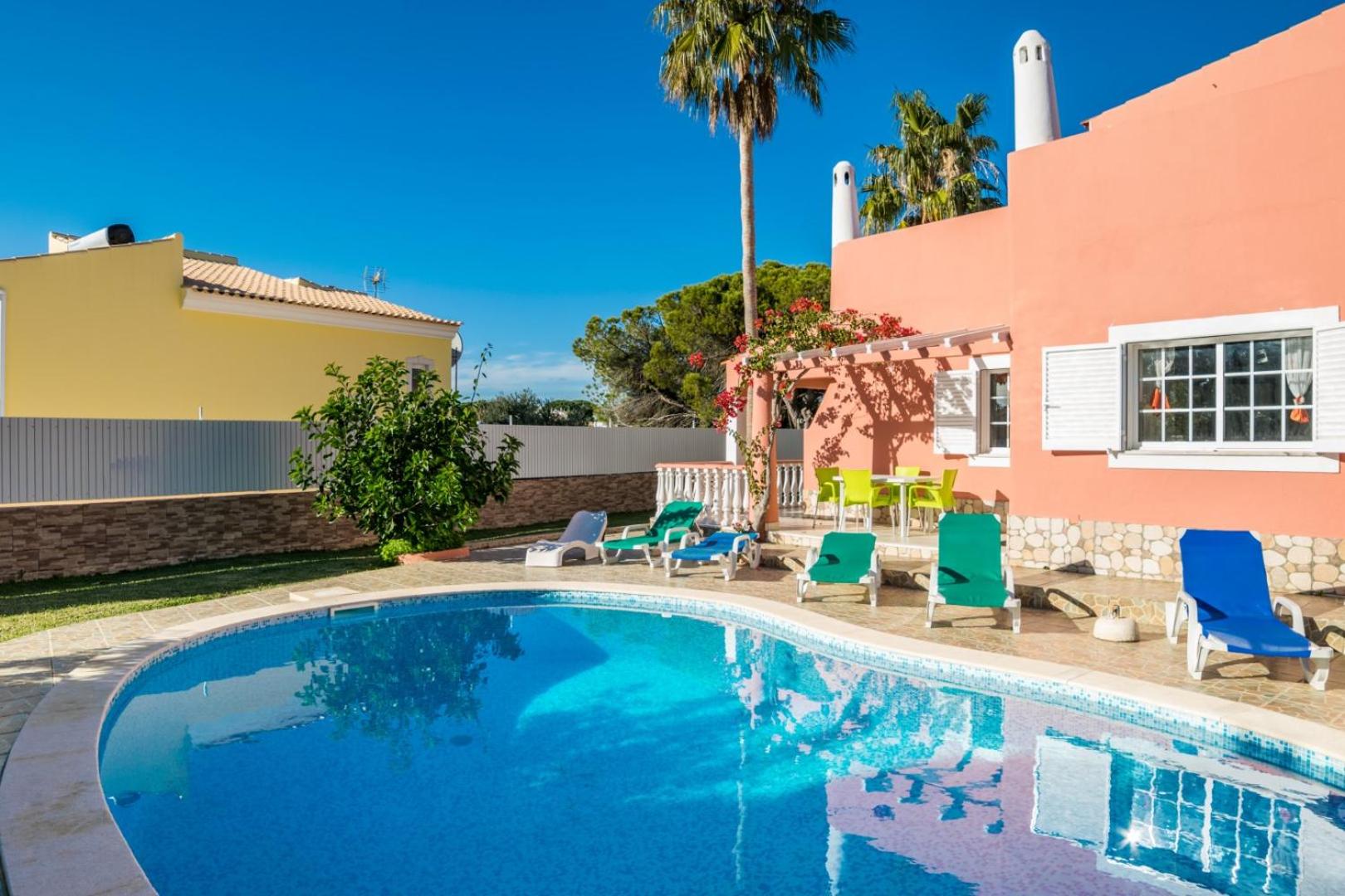 Villa Paraiso Spacious and Central To enjoy best beaches AC WIFI GARDEN POOL
