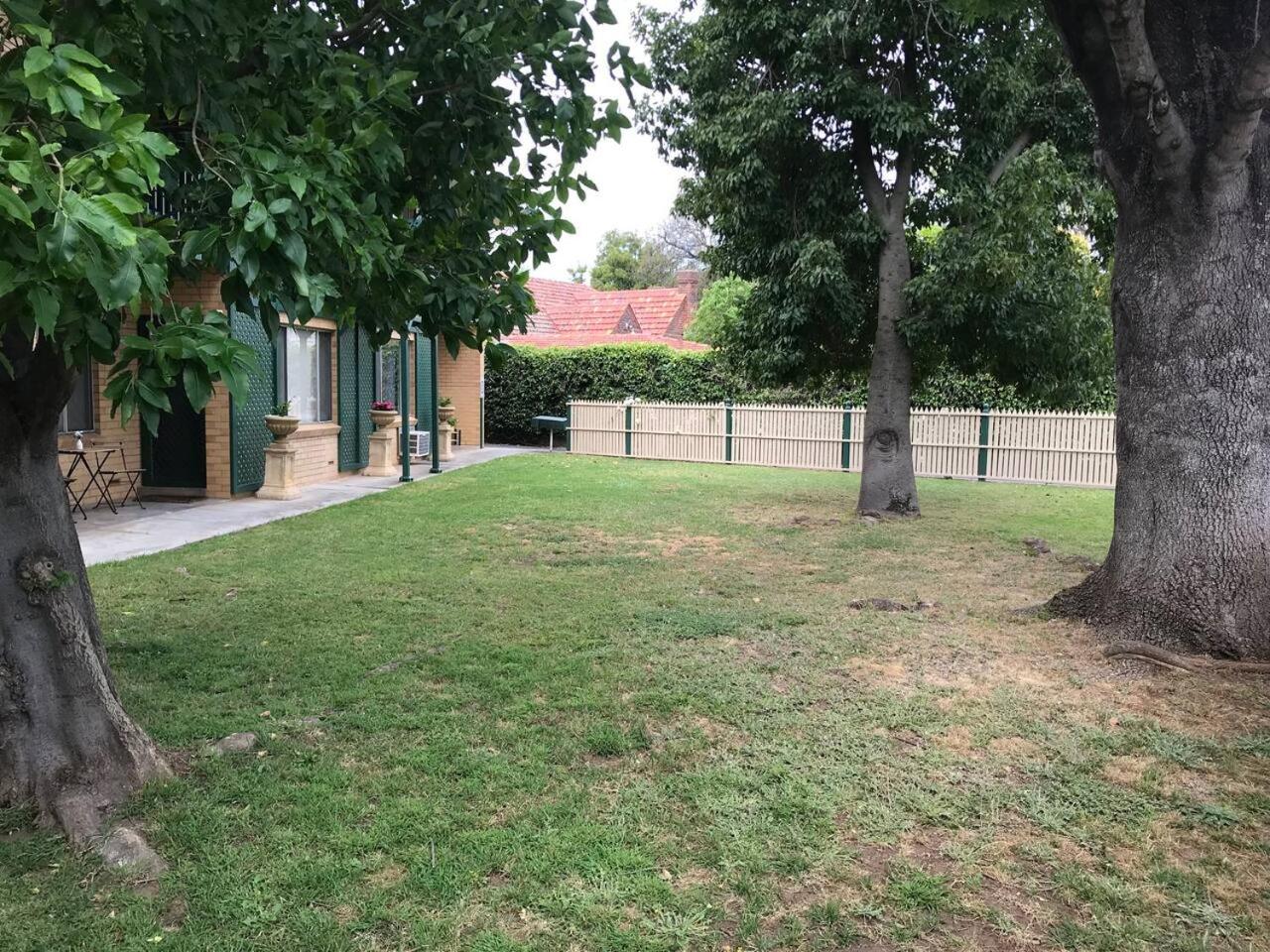 Stay in spacious, homely unit in prestigious area