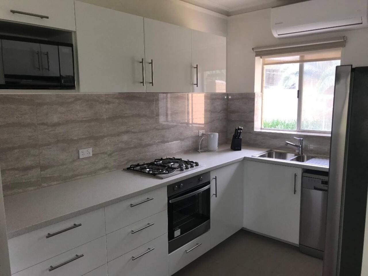 Stay in spacious, homely unit in prestigious area