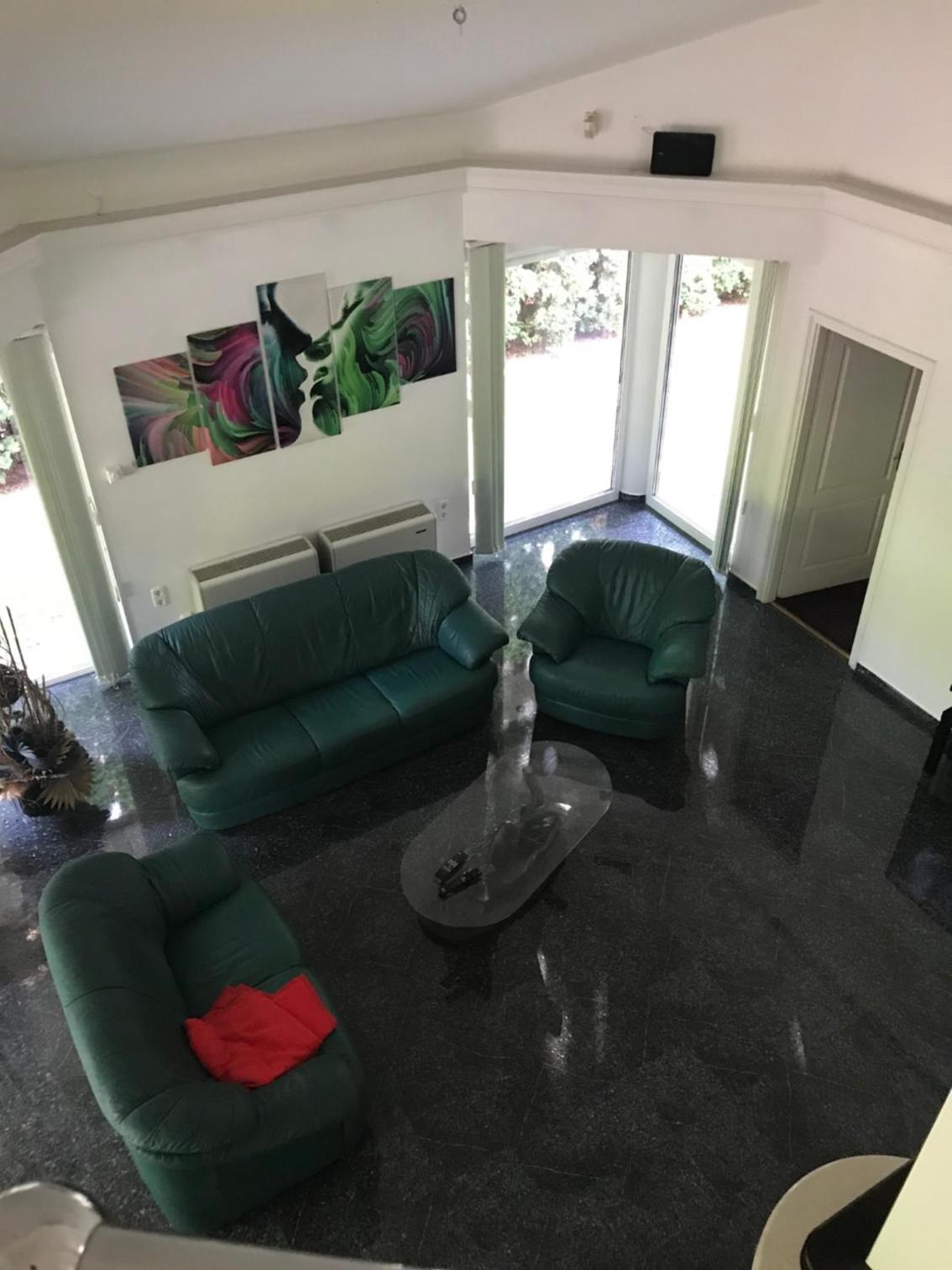 Megtart-lak Villa