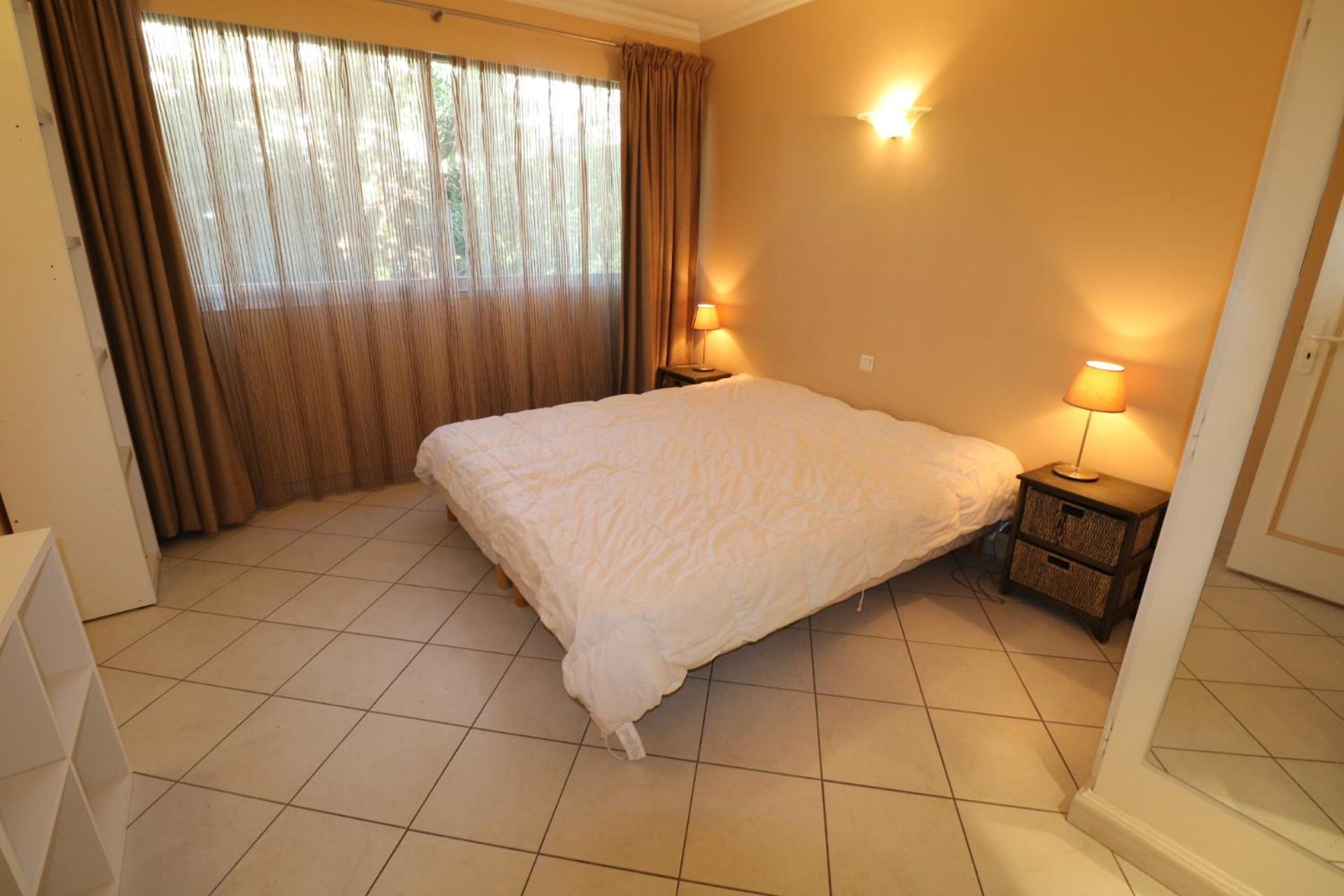 2, 3 and 4 bedroom sea view Forville Apartments 5 mins from the Palais