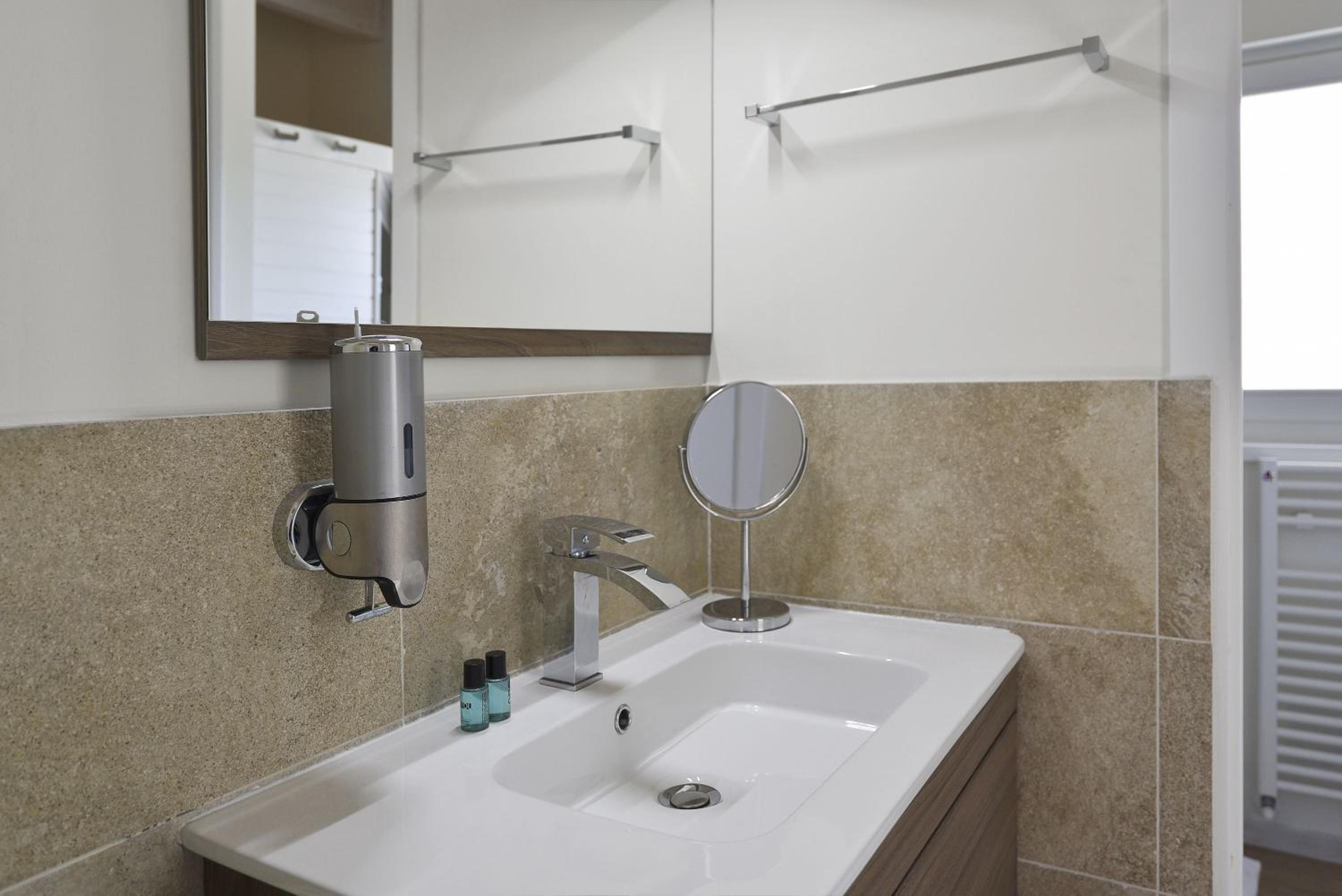 Apt in villa con sauna, piscina e campo da sport view 5