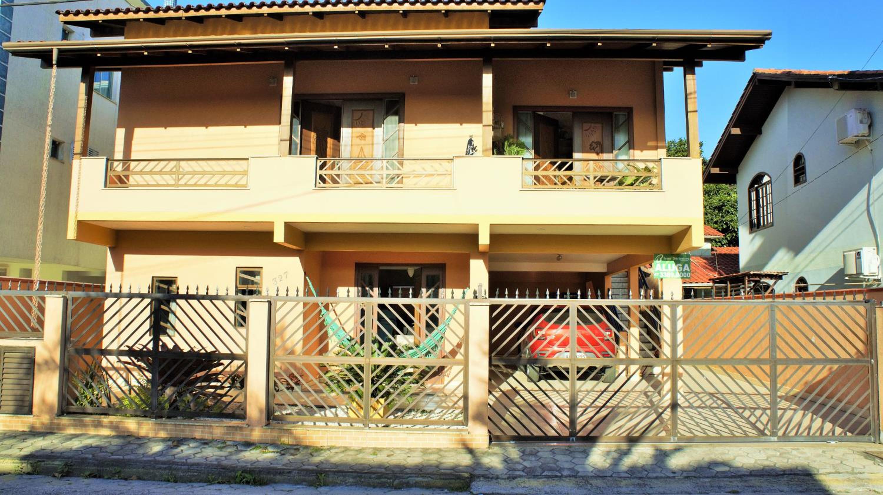 CASA 01 DORM TERRENO COMPARTIDO