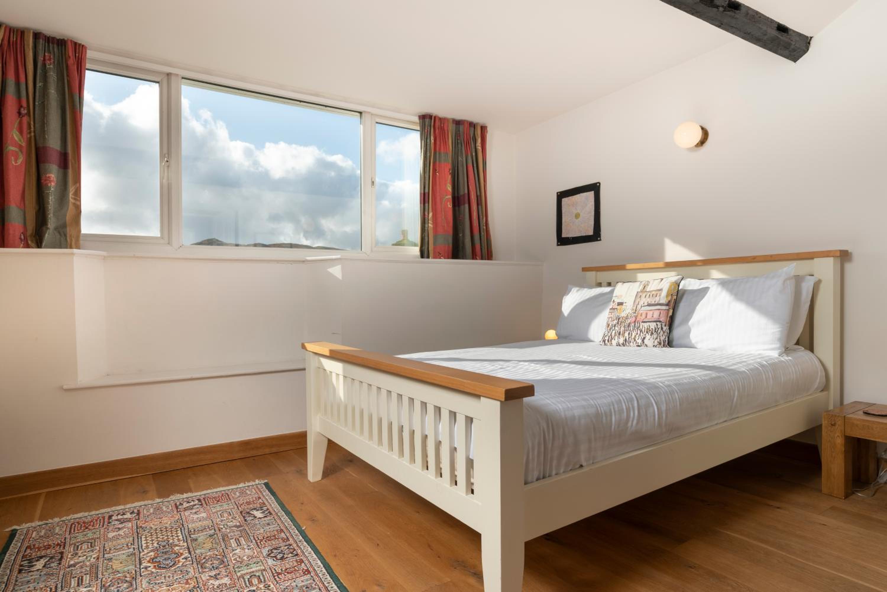 Look Far - 4BR - 2BA - Fabulous Views - Ambleside