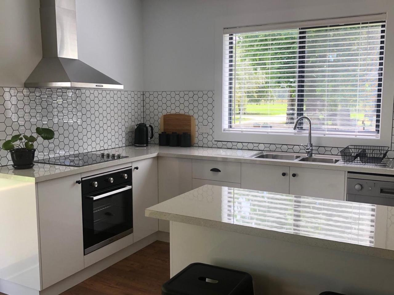Oak Lane Guest House & Farm Stay