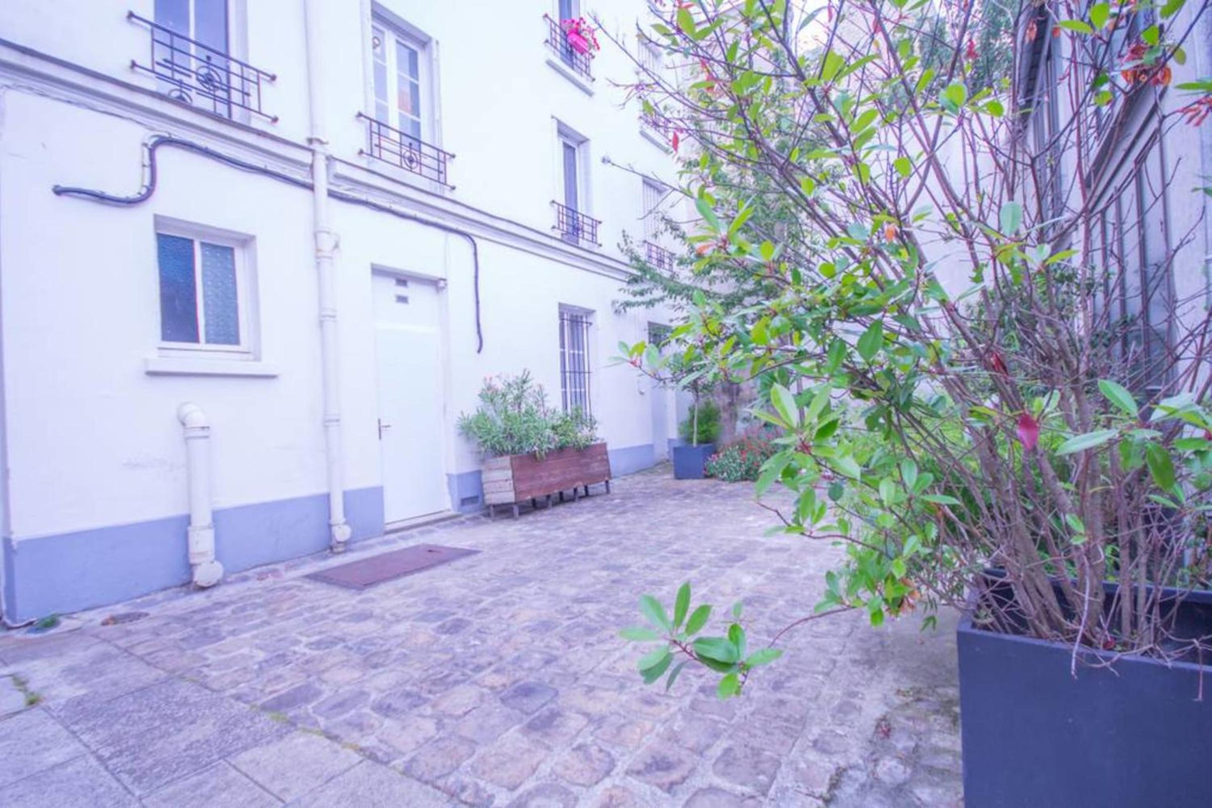 Superb Quiet And Comfortable Studio Apartment