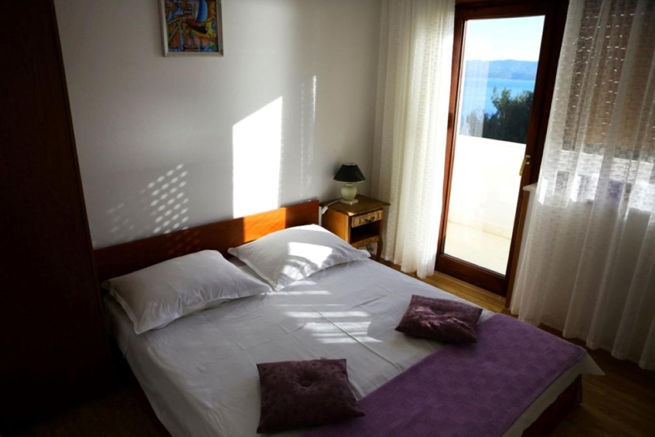 Apartments STANIĆ - apartments with a view of the sea and sandy beach