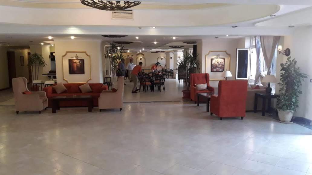 Lobby & Reception