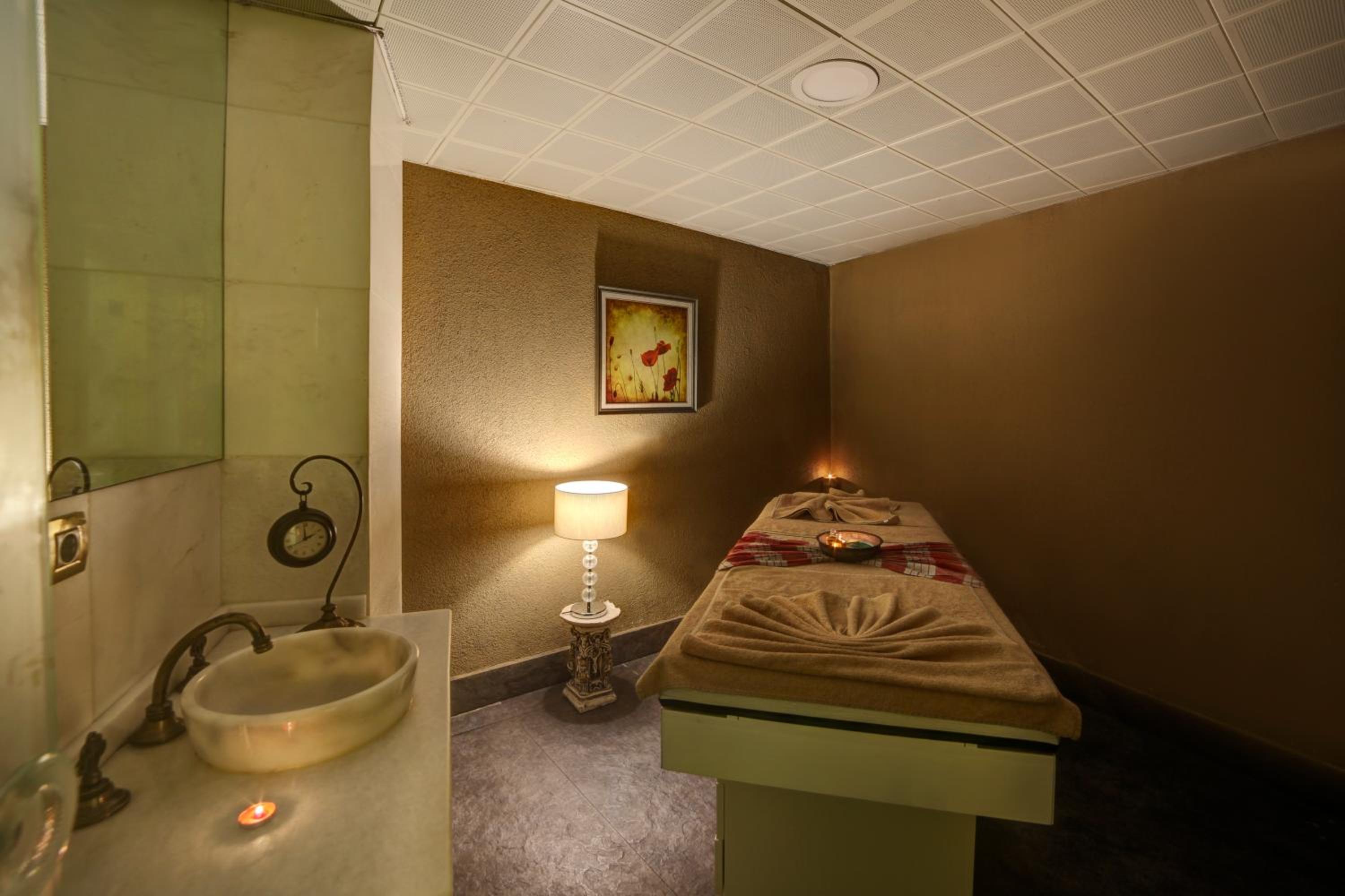 Beyaz Monarch Otel - Image 73