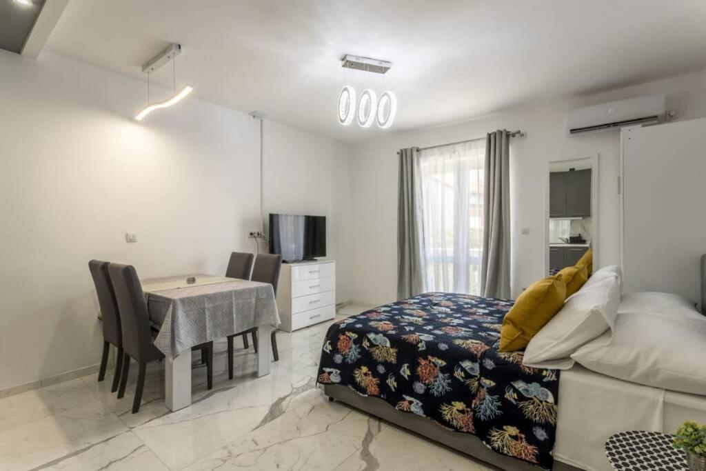 Royal Platinum Studio Apartment view 4