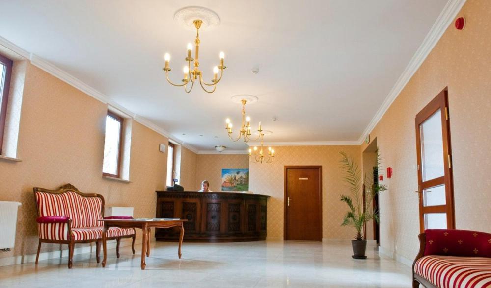 Lobby & Reception