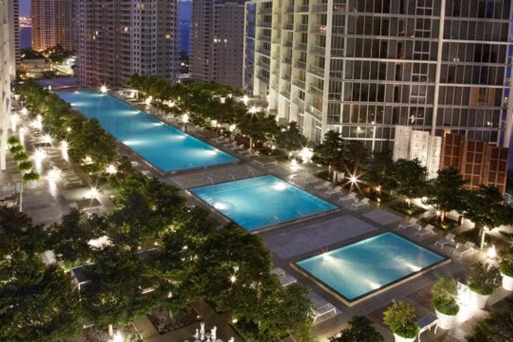 LUXURY ICON BRICKELL CONDO @46TH, SPA & GYM & POOL
