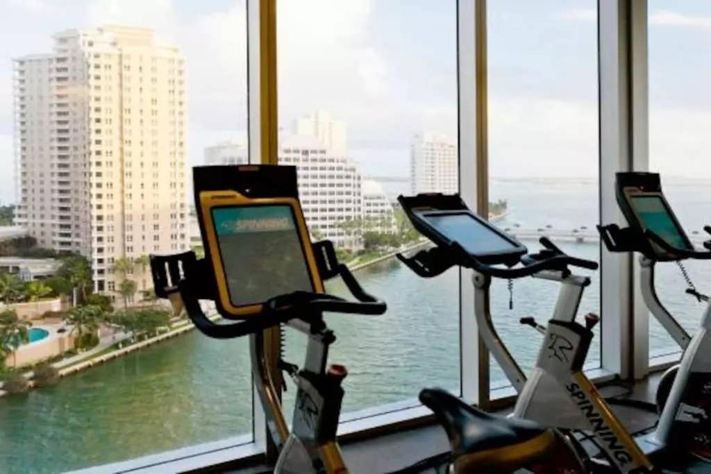 LUXURY ICON BRICKELL CONDO @46TH, SPA & GYM & POOL