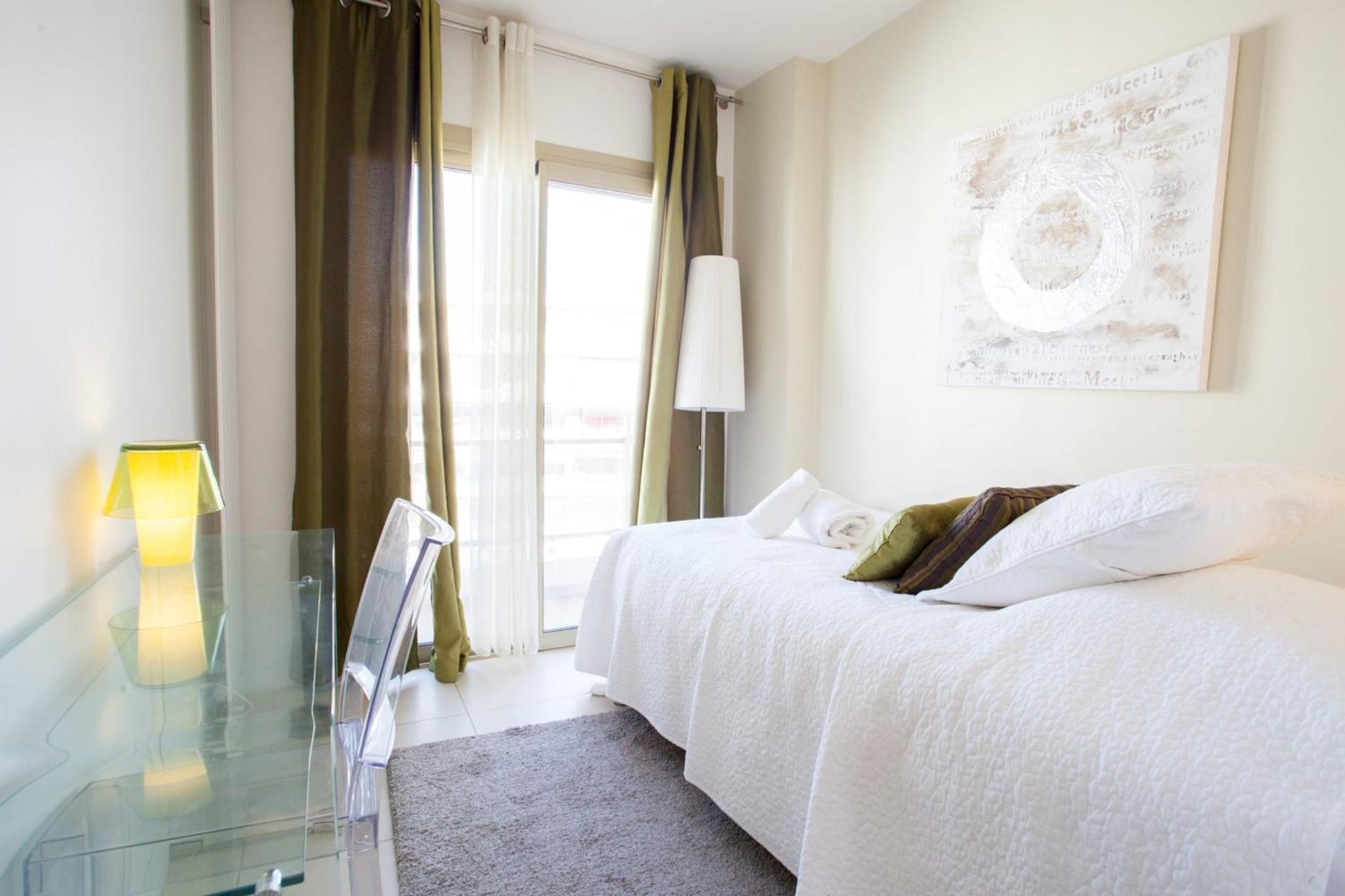 Modern two bedroom apartment with two bathrooms, just behind the CARLTON photo 5