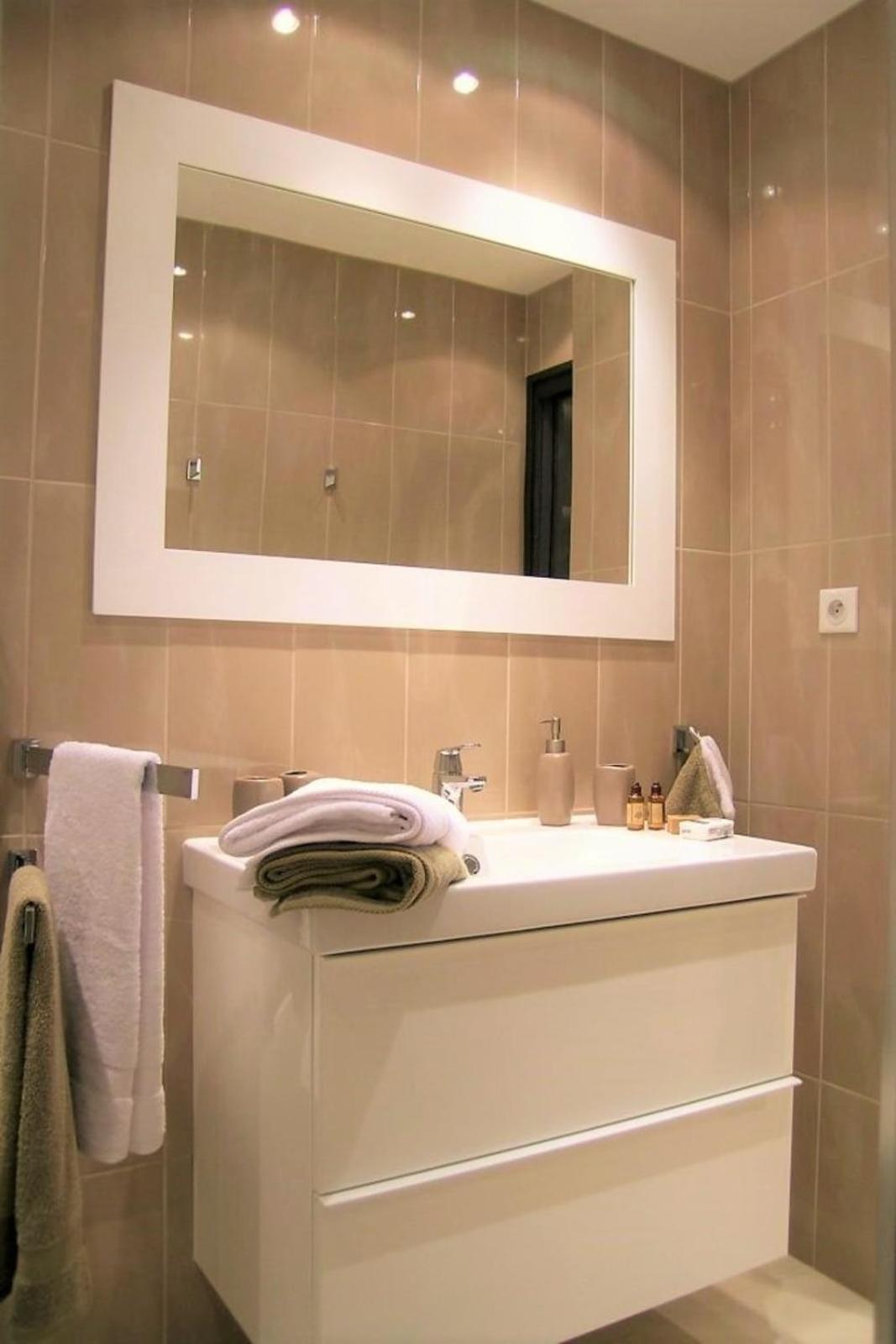 Modern two bedroom apartment with two bathrooms, just behind the CARLTON photo 4