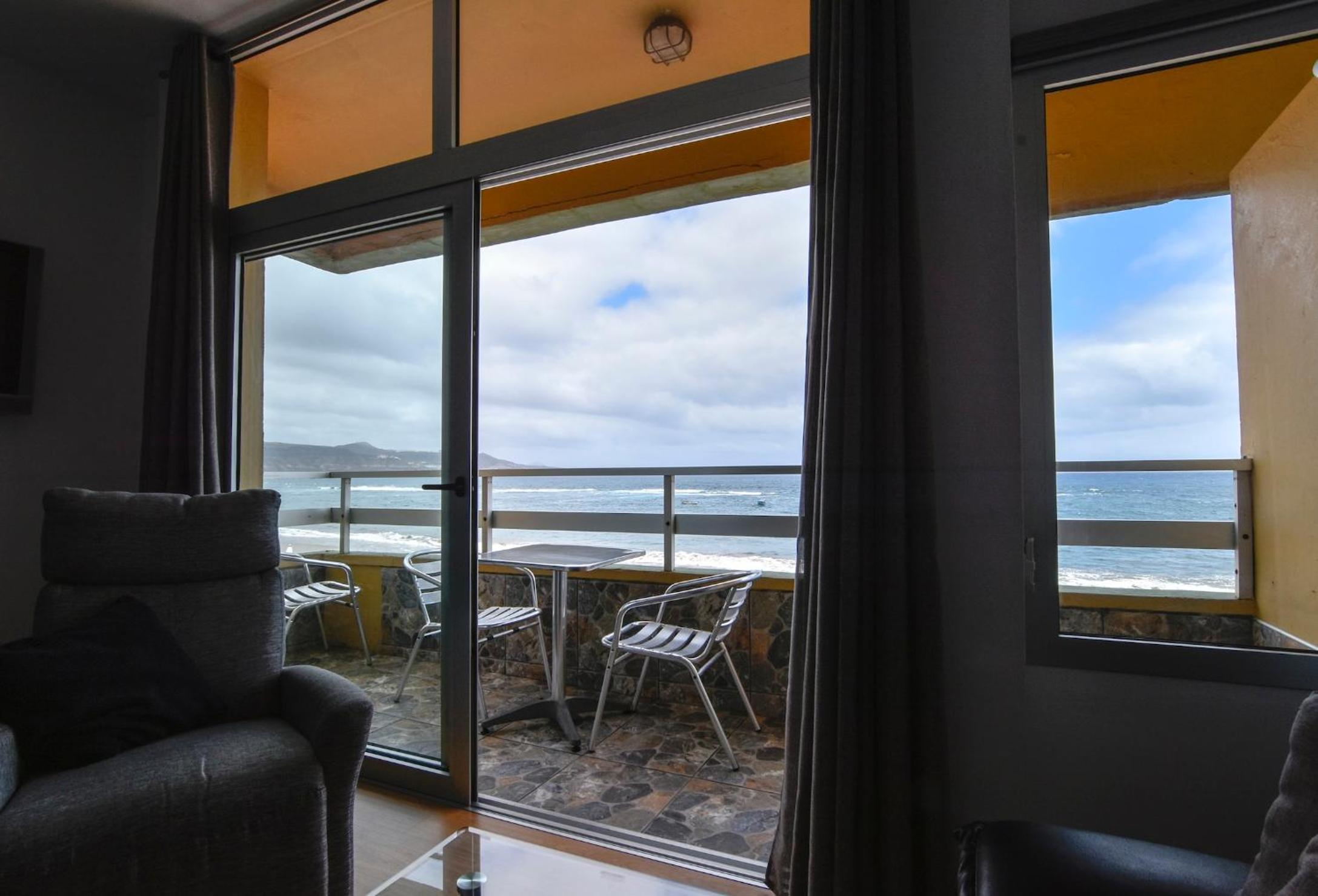 Seafront Terrace Home Las Canteras Beach - Wifi photo 4