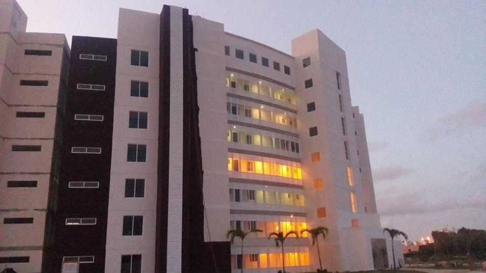 departamento en Cancún con 7 albercas tipo playa y laguna