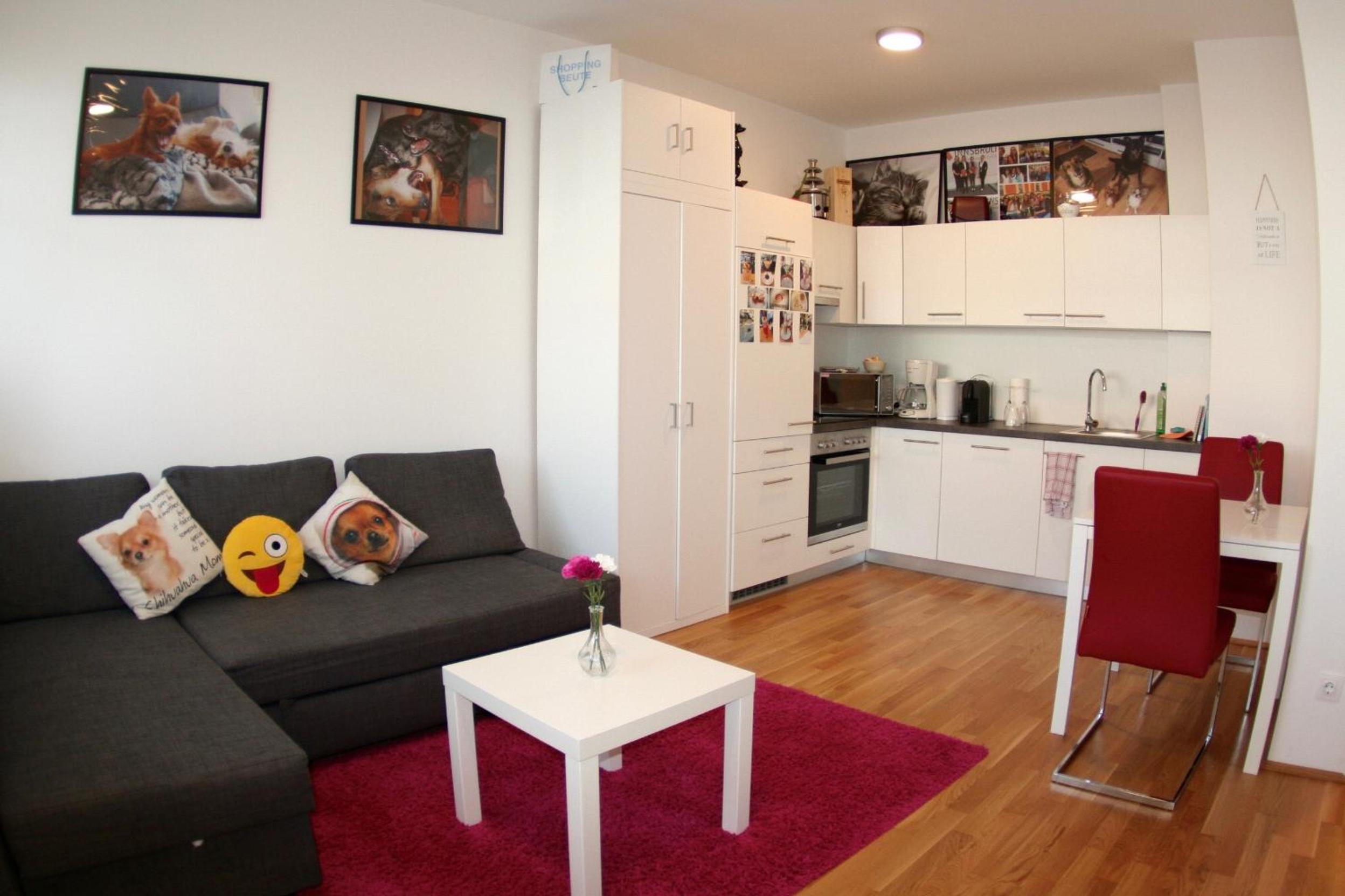 Trendy Danube Apartment - Close to UN