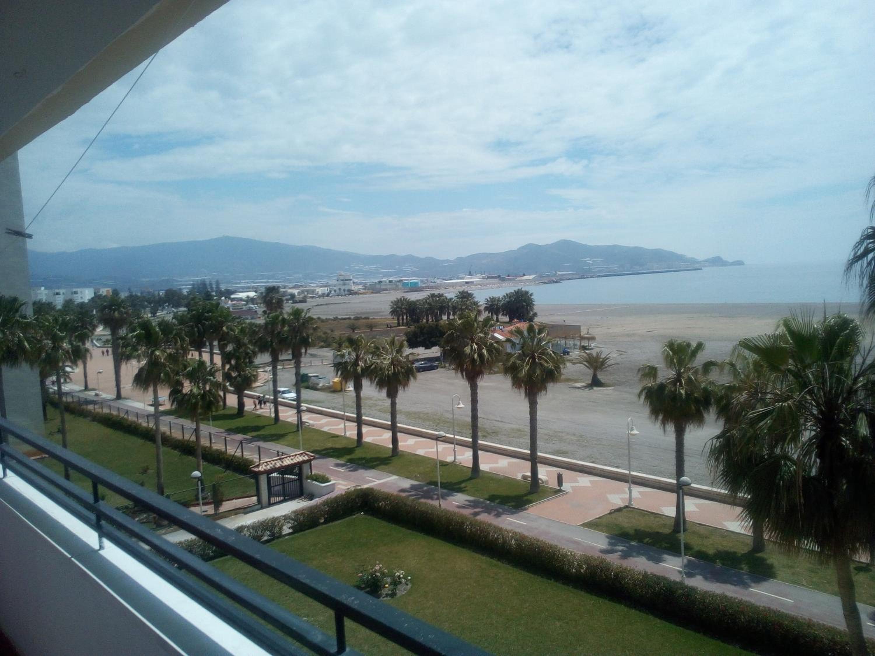 Motril primera línea de playa, 3 habitaciones, terraza sobre el mar, 4º SIN ASCENSOR photo 2